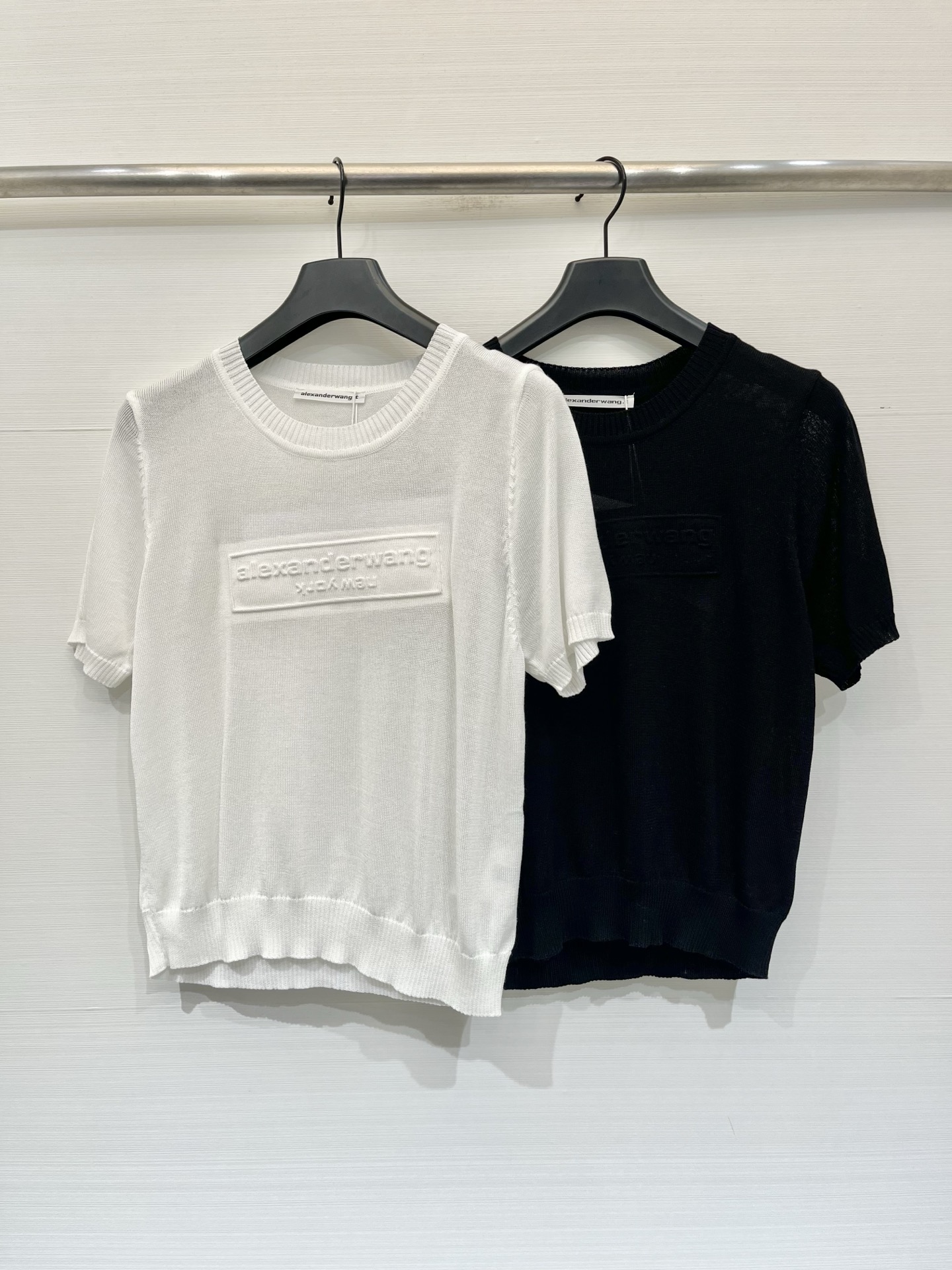 Alexanderwang 26夏季新款 简约圆领短袖款 logo图案修饰点缀 上身高级氛围感🈵️🈵️ 