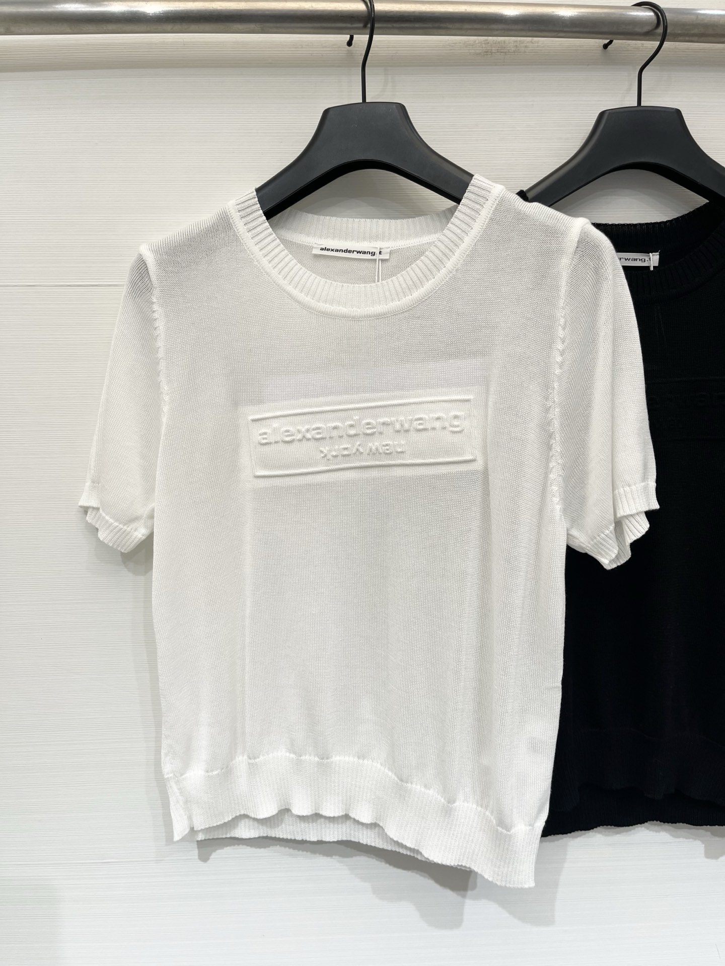 Alexanderwang 26夏季新款 简约圆领短袖款 logo图案修饰点缀 上身高级氛围感🈵️🈵️ 