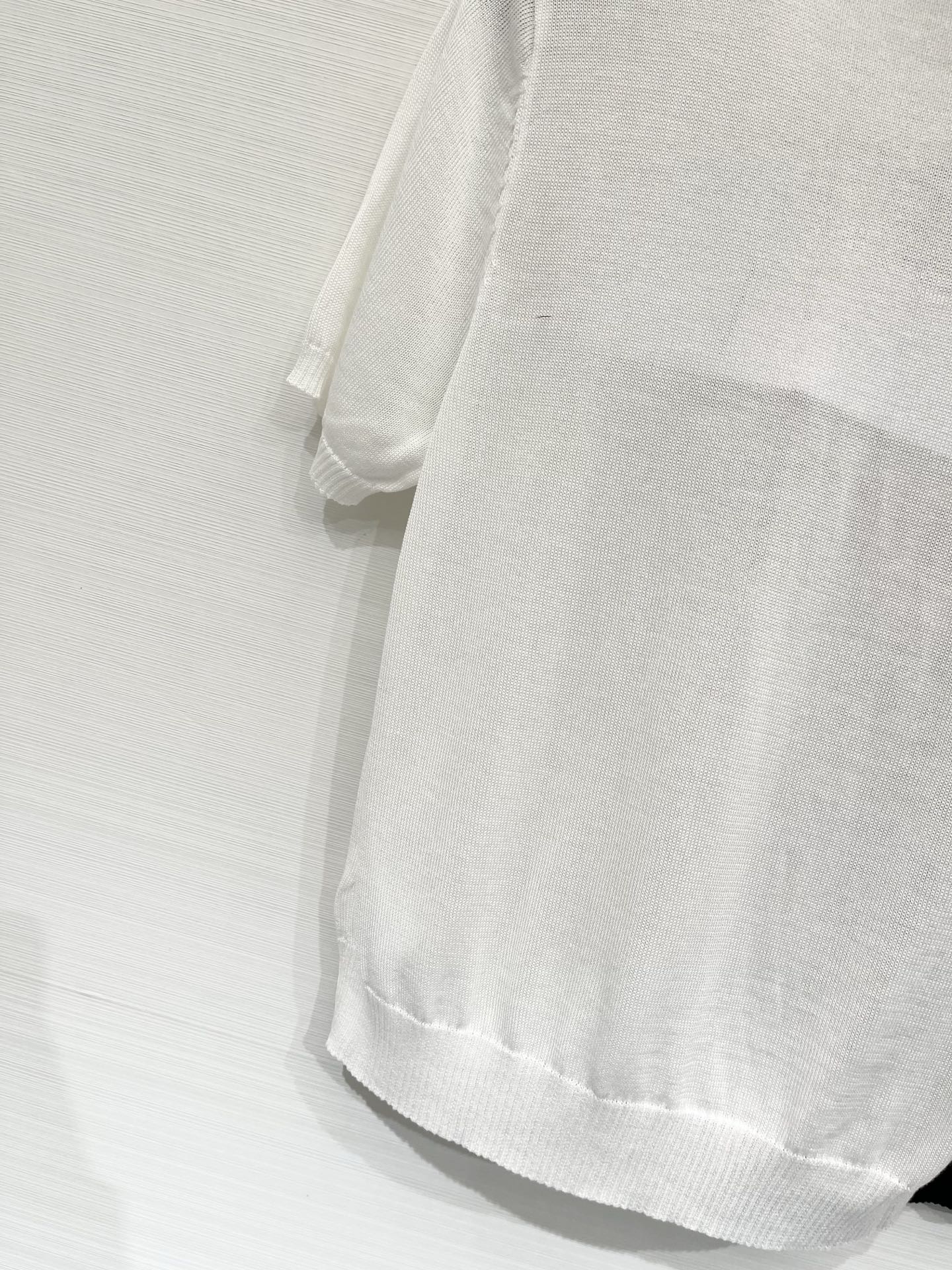 Alexanderwang 26夏季新款 简约圆领短袖款 logo图案修饰点缀 上身高级氛围感🈵️🈵️ 