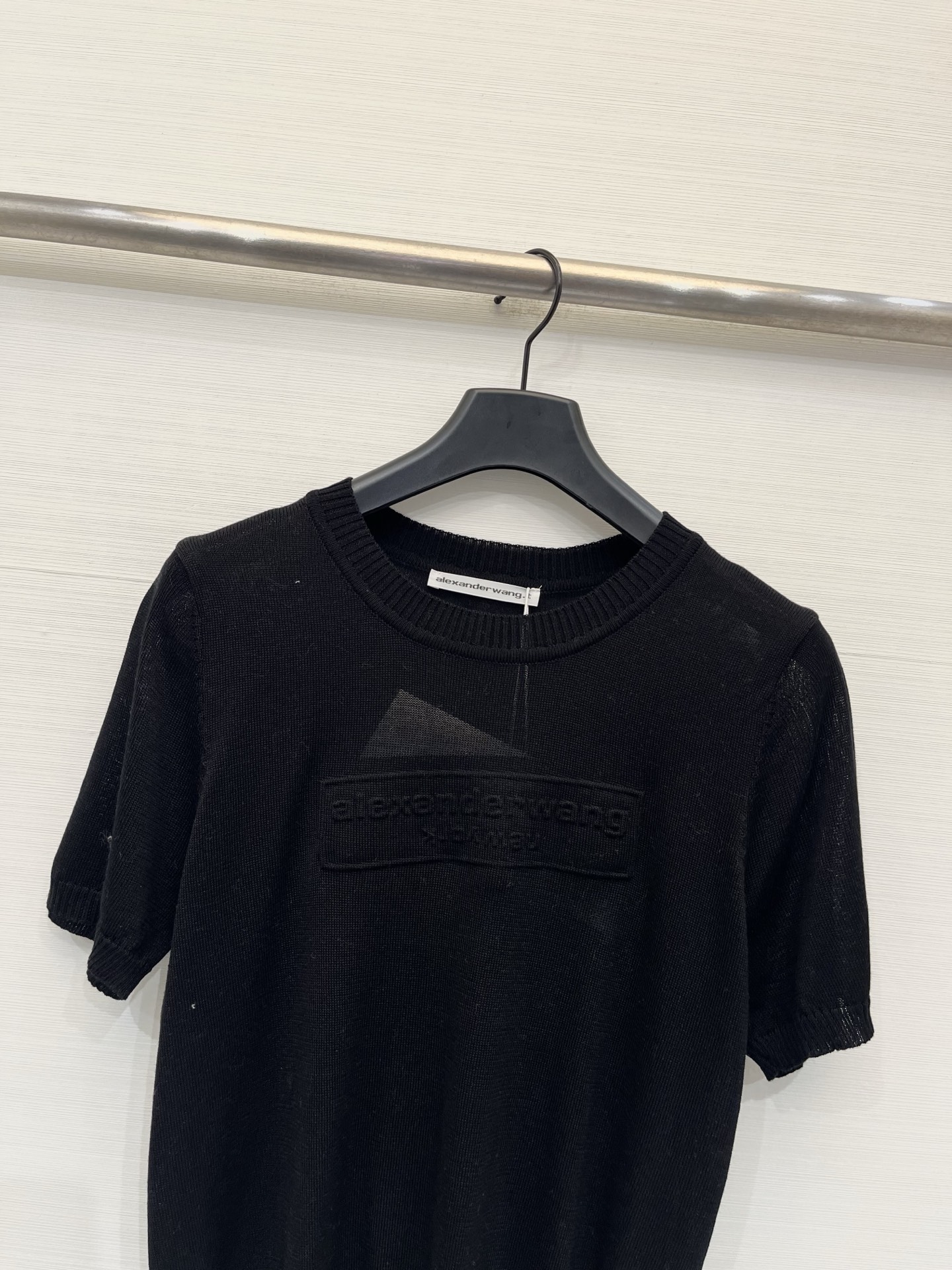 Alexanderwang 26夏季新款 简约圆领短袖款 logo图案修饰点缀 上身高级氛围感🈵️🈵️ 