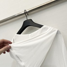 「Courreges 冰感🧊假两件连帽防晒长袖」短款修身显瘦版型,衣长刚好卡在腰线位置,拉长下半身比例, 「Courreges 冰感🧊假两件连帽防晒长袖」短款修身显瘦版型,衣长刚好卡在腰线位置,拉长下半身比例,