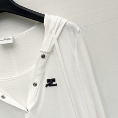 「Courreges 冰感🧊假两件连帽防晒长袖」短款修身显瘦版型,衣长刚好卡在腰线位置,拉长下半身比例, 「Courreges 冰感🧊假两件连帽防晒长袖」短款修身显瘦版型,衣长刚好卡在腰线位置,拉长下半身比例,