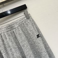 「Courreges 假两件灰色连帽半裙休闲套装」浅麻灰软糯超薄面料,修身收腰设计,假两件半开V型门襟, 「Courreges 假两件灰色连帽半裙休闲套装」浅麻灰软糯超薄面料,修身收腰设计,假两件半开V型门襟,