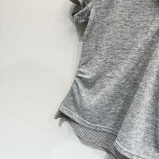 「Courreges 假两件灰色连帽半裙休闲套装」浅麻灰软糯超薄面料,修身收腰设计,假两件半开V型门襟, 「Courreges 假两件灰色连帽半裙休闲套装」浅麻灰软糯超薄面料,修身收腰设计,假两件半开V型门襟,