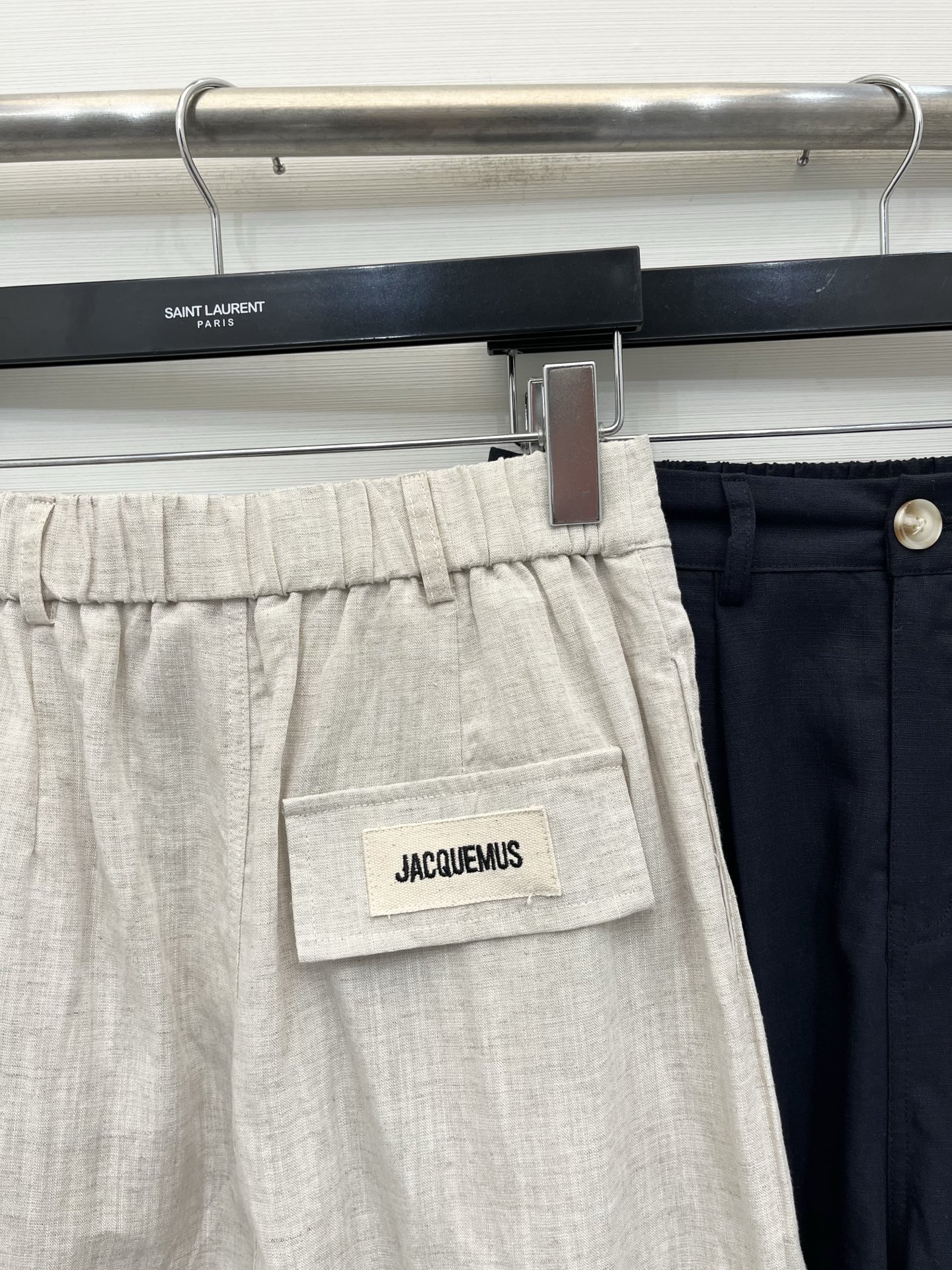 「Jacquemus 棉麻凉感五分裤」 棉麻面料，超薄质感，夏季穿很凉快，背后经典Logo标志，万能搭配