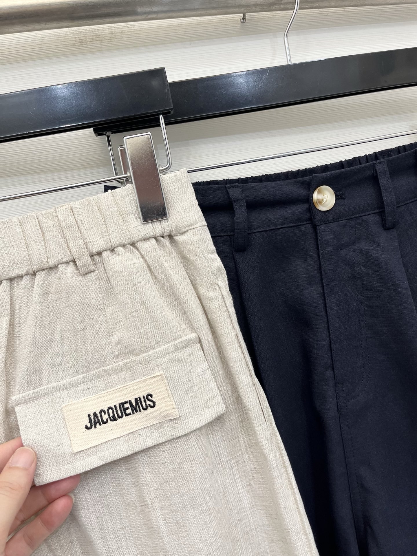 「Jacquemus 棉麻凉感五分裤」 棉麻面料，超薄质感，夏季穿很凉快，背后经典Logo标志，万能搭配