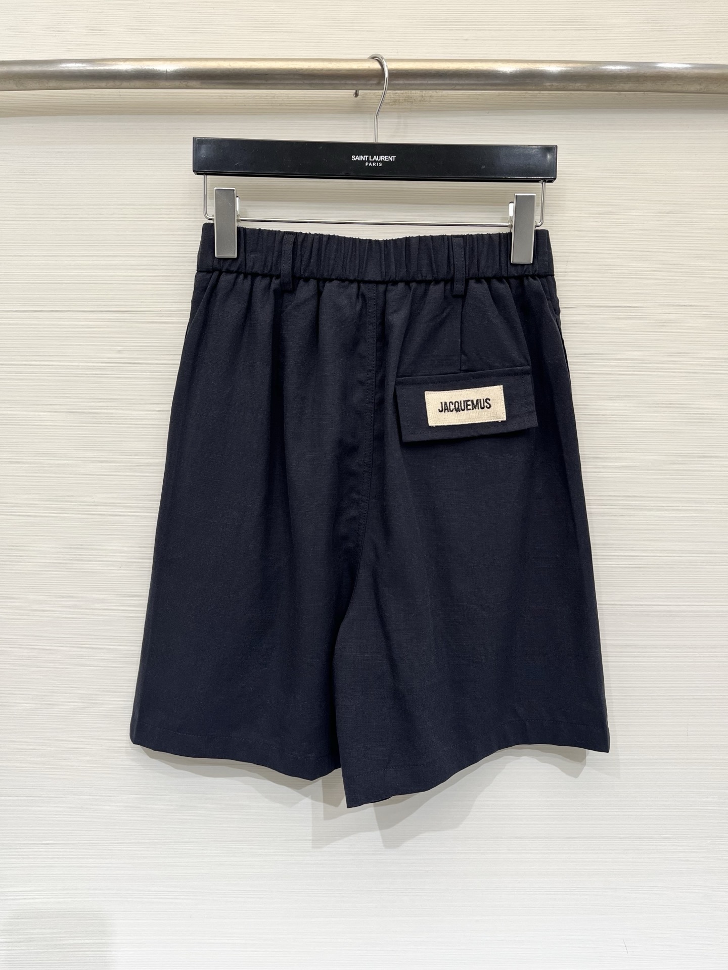 「Jacquemus 棉麻凉感五分裤」 棉麻面料，超薄质感，夏季穿很凉快，背后经典Logo标志，万能搭配