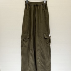 「Sacai 26夏季系列款 麻料工装长裤」松紧抽绳高腰不挑腰,宽松版型巨藏肉,天然麻感透气面料,春夏刚 「Sacai 26夏季系列款 麻料工装长裤」松紧抽绳高腰不挑腰,宽松版型巨藏肉,天然麻感透气面料,春夏刚