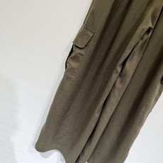 「Sacai 26夏季系列款 麻料工装长裤」松紧抽绳高腰不挑腰,宽松版型巨藏肉,天然麻感透气面料,春夏刚 「Sacai 26夏季系列款 麻料工装长裤」松紧抽绳高腰不挑腰,宽松版型巨藏肉,天然麻感透气面料,春夏刚