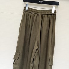 「Sacai 26夏季系列款 麻料工装长裤」松紧抽绳高腰不挑腰,宽松版型巨藏肉,天然麻感透气面料,春夏刚 「Sacai 26夏季系列款 麻料工装长裤」松紧抽绳高腰不挑腰,宽松版型巨藏肉,天然麻感透气面料,春夏刚