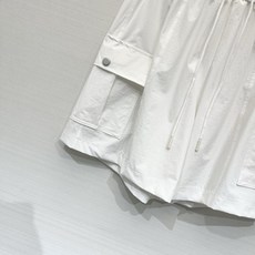 「Courreges 工装休闲短裤」谁穿谁好看的韩系松弛感,冰感锦纶面料,上身自带降温效果,高腰A字版型 「Courreges 工装休闲短裤」谁穿谁好看的韩系松弛感,冰感锦纶面料,上身自带降温效果,高腰A字版型