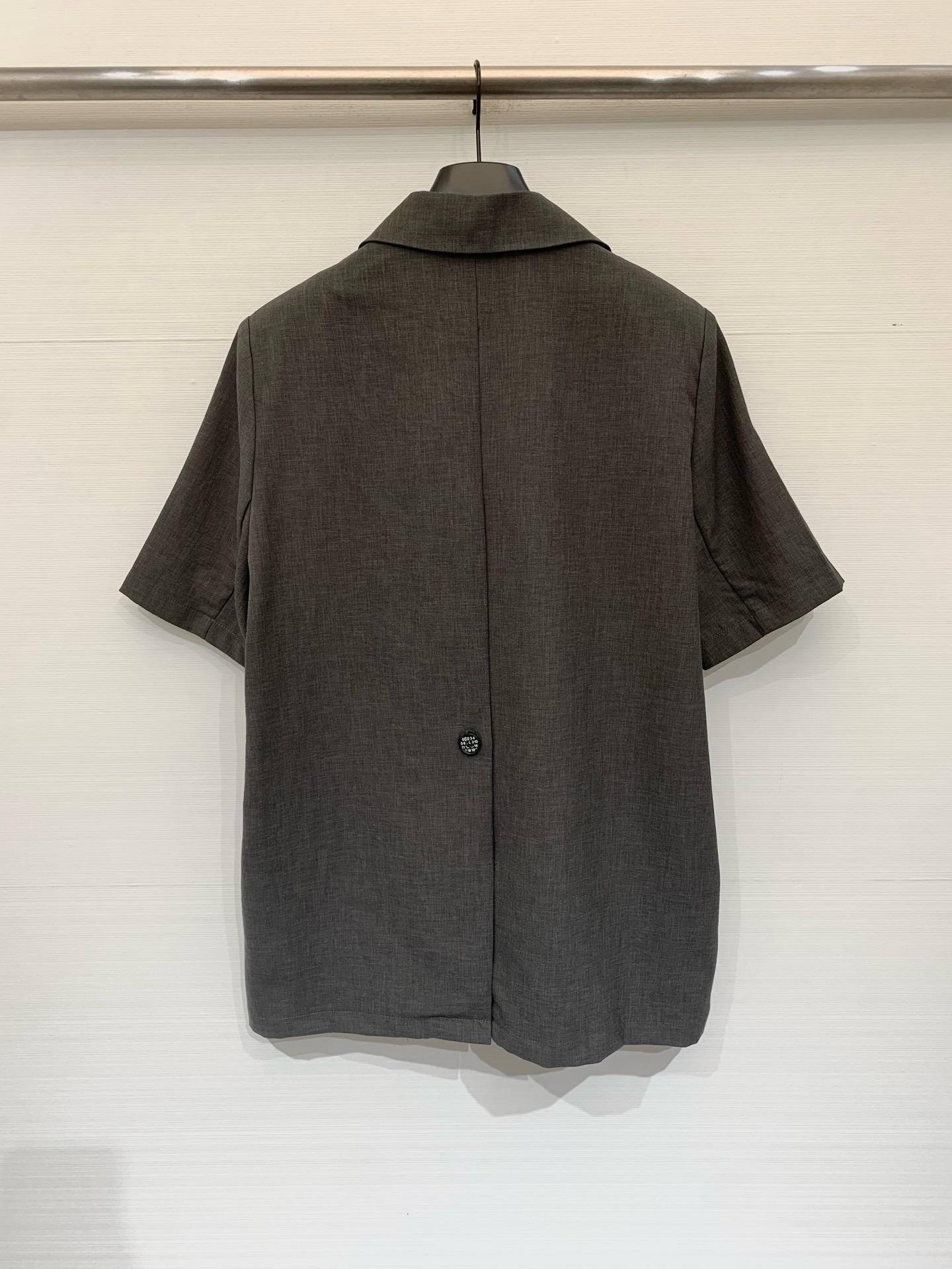 MM6 26夏季新款 一粒数字扣短袖西服外套，廓形西装，利落又慵懒，正面、背面都是单扣（数字🔢扣）设计，