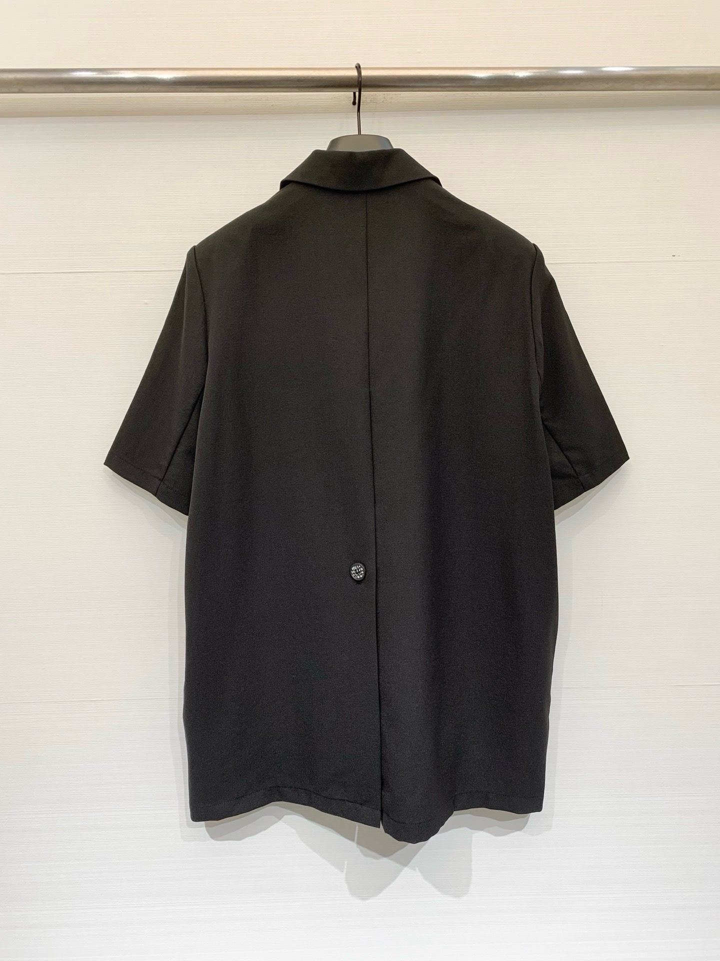 MM6 26夏季新款 一粒数字扣短袖西服外套，廓形西装，利落又慵懒，正面、背面都是单扣（数字🔢扣）设计，