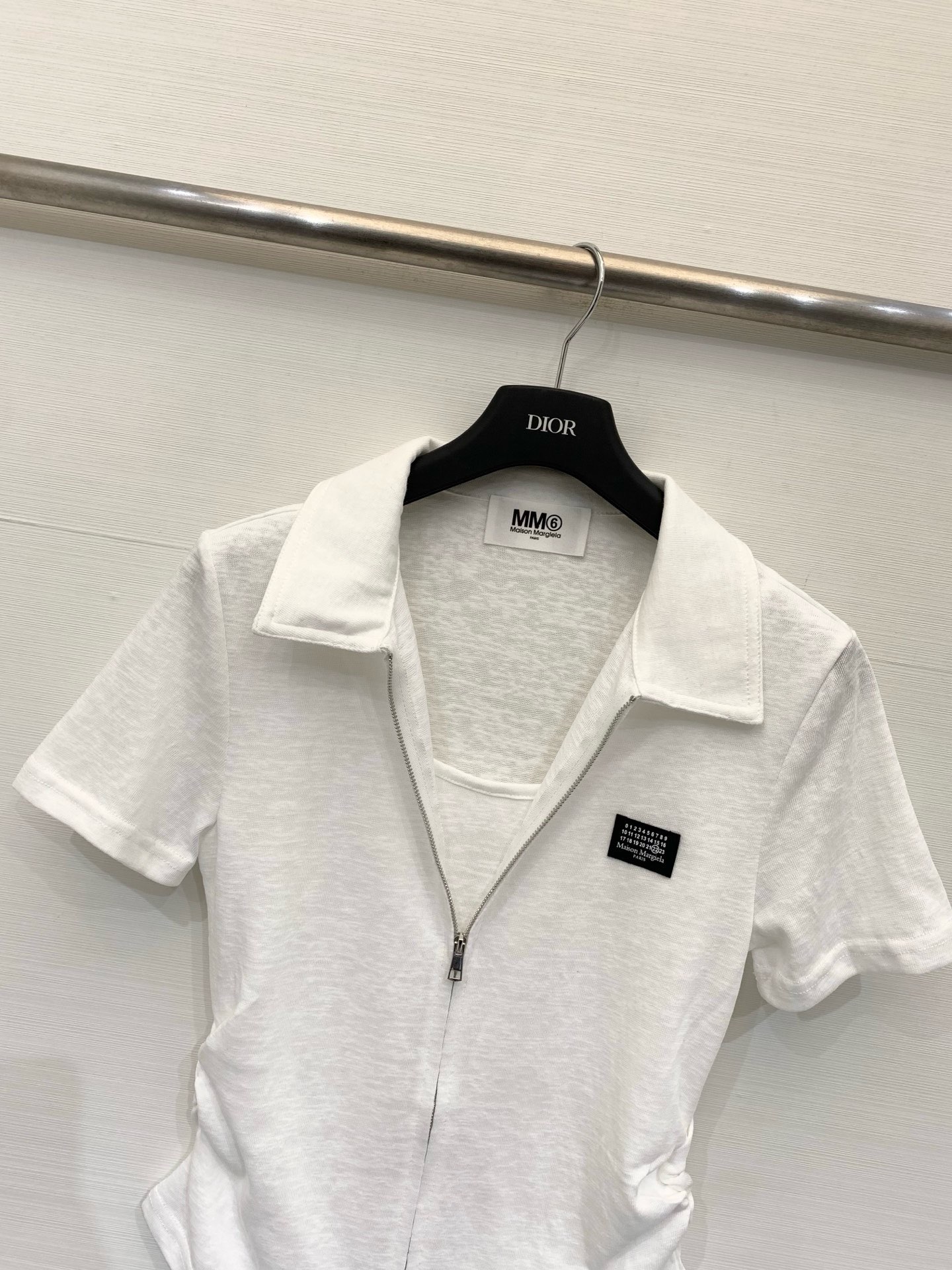 MM6 Maison Margiela 26 夏季新款 拉链Polo短款T恤，双向金属拉链贯穿衣身，腰部