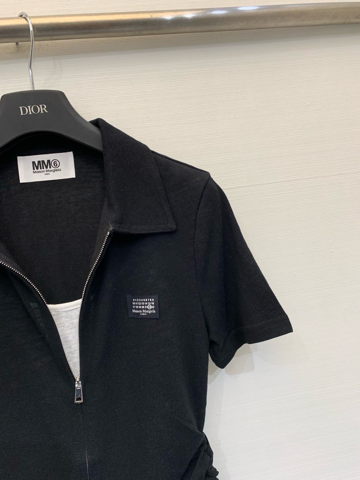 MM6 Maison Margiela 26 夏季新款 拉链Polo短款T恤，双向金属拉链贯穿衣身，腰部