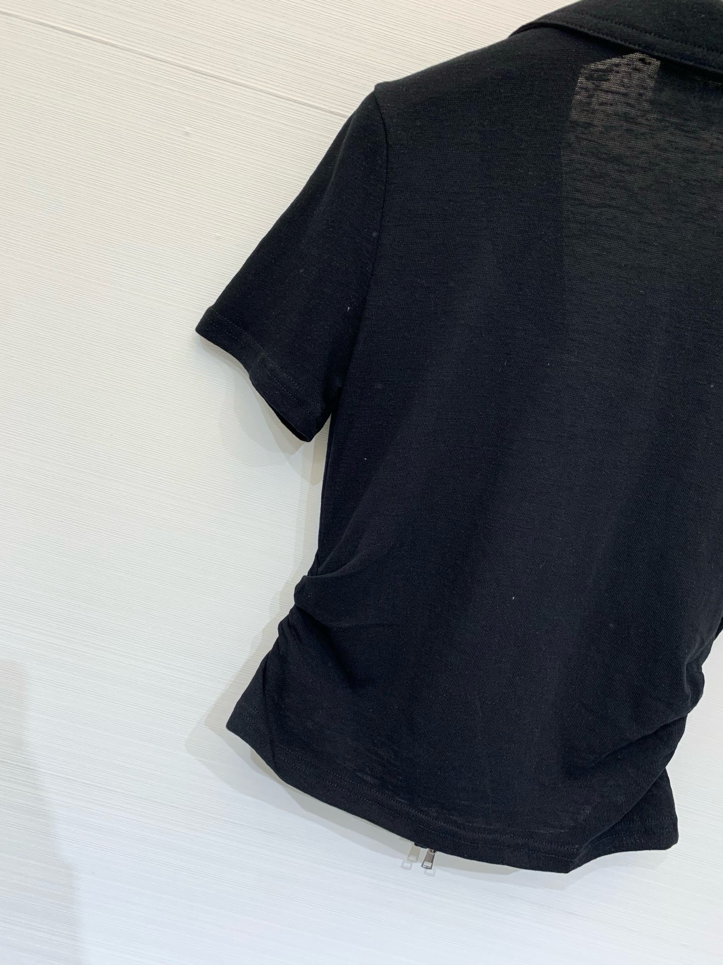 MM6 Maison Margiela 26 夏季新款 拉链Polo短款T恤，双向金属拉链贯穿衣身，腰部