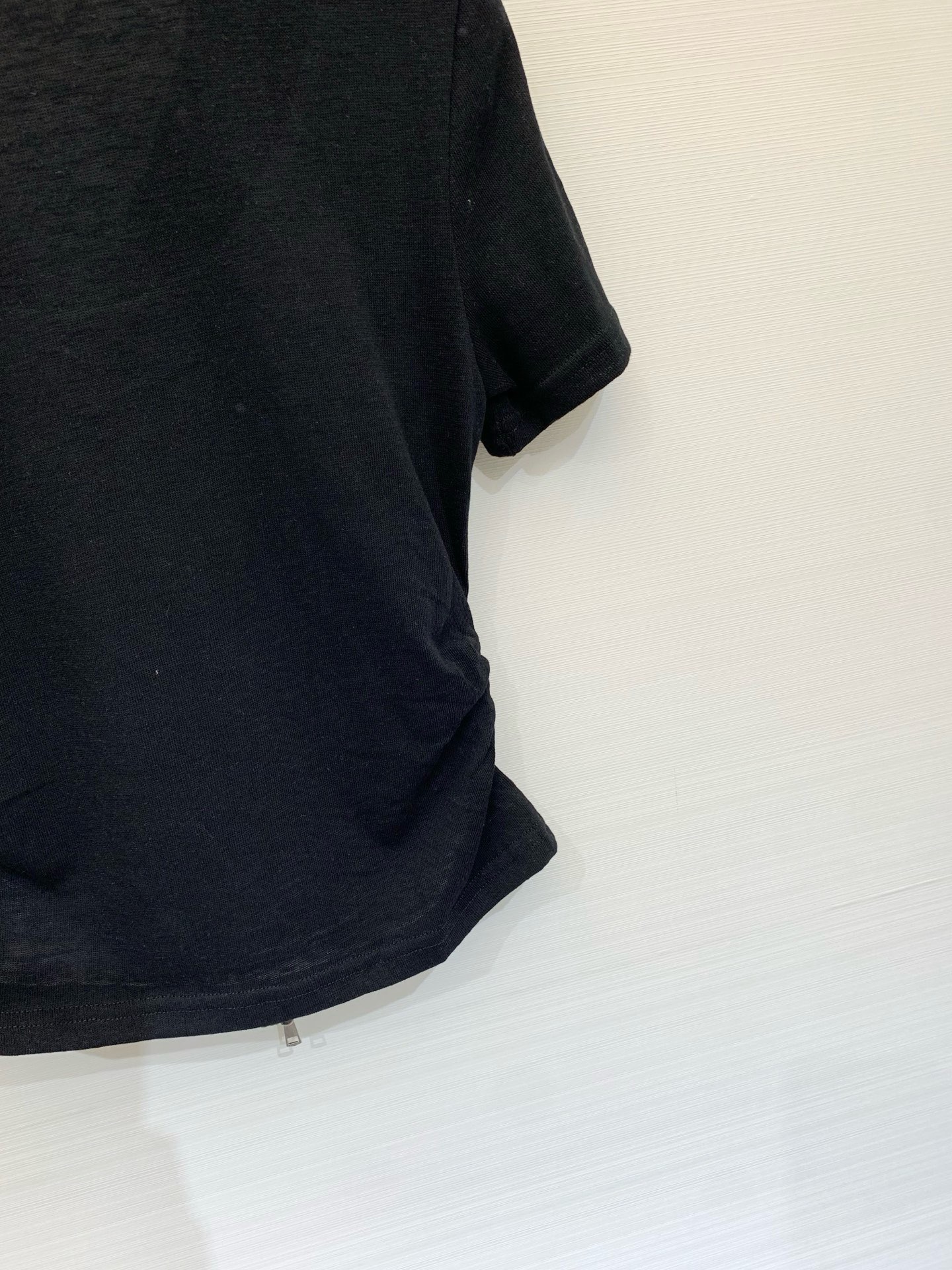 MM6 Maison Margiela 26 夏季新款 拉链Polo短款T恤，双向金属拉链贯穿衣身，腰部