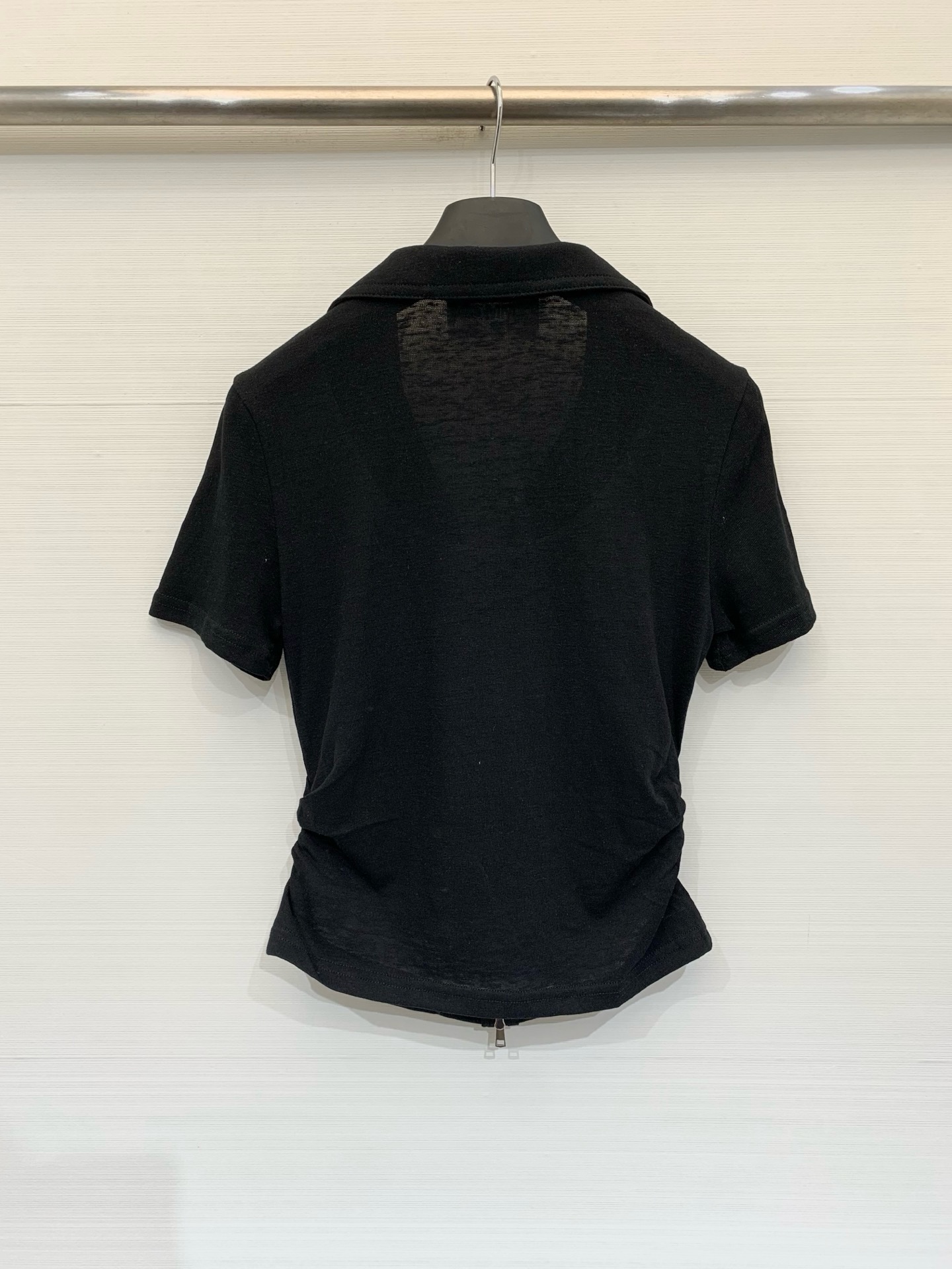 MM6 Maison Margiela 26 夏季新款 拉链Polo短款T恤，双向金属拉链贯穿衣身，腰部
