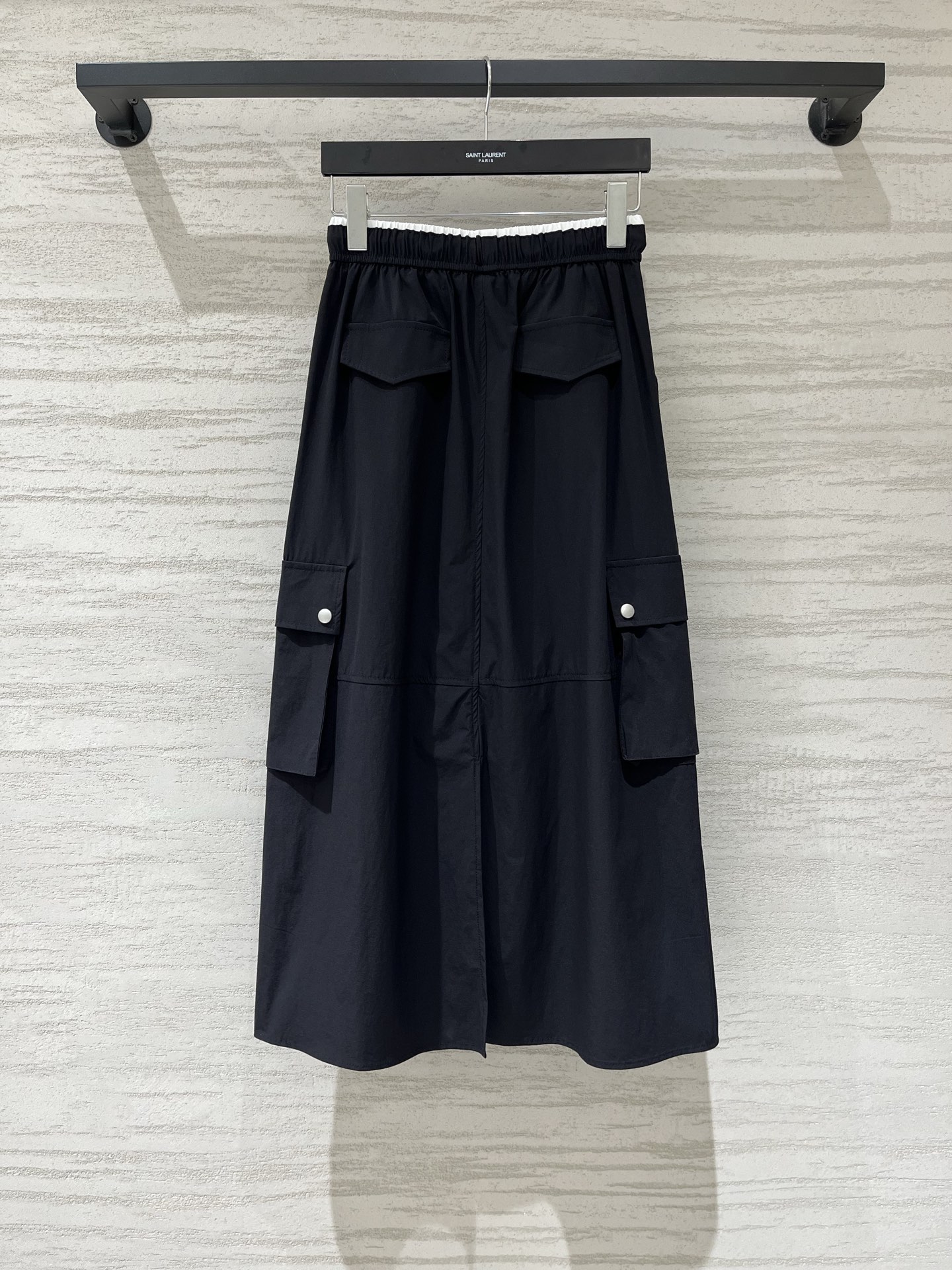 Courreges 26夏季新款 A字型松紧腰工装半裙，腰头自带撞色黑边，穿脱方便还不勒腰，两侧是带翻盖
