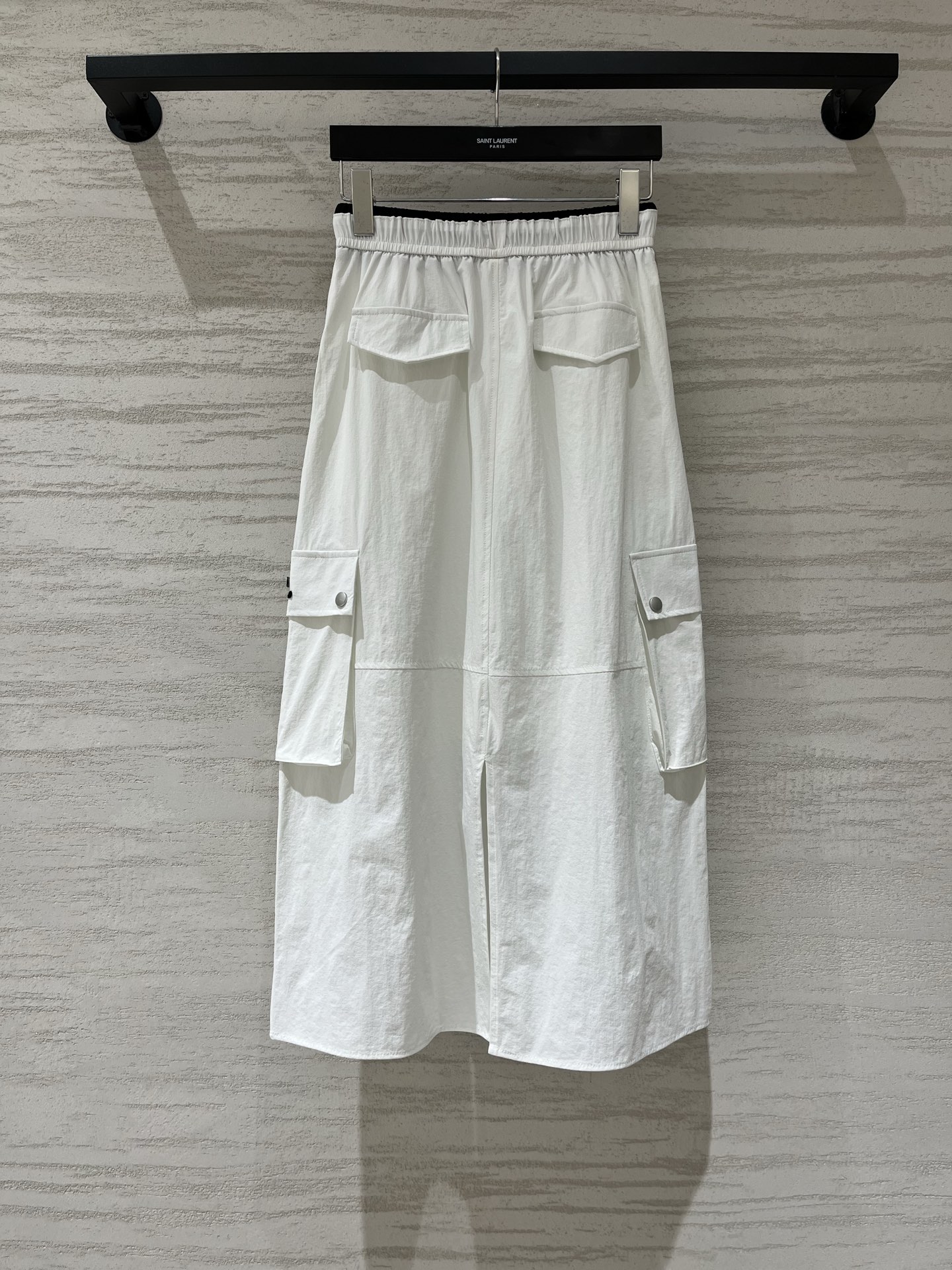 Courreges 26夏季新款 A字型松紧腰工装半裙，腰头自带撞色黑边，穿脱方便还不勒腰，两侧是带翻盖