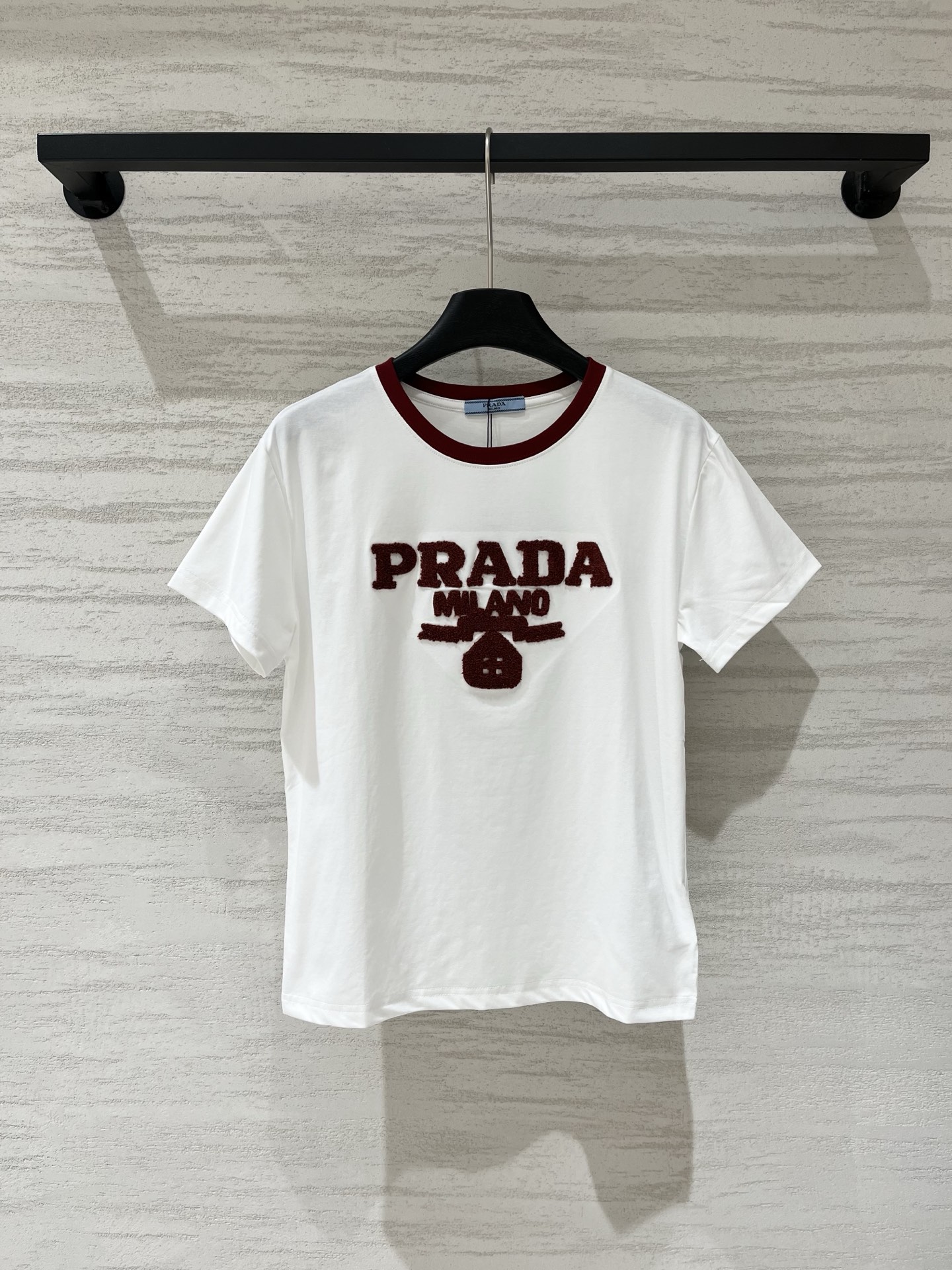 NO:921943,Prada 26, new summer style flocked logo short-sleeved T-shirt, two-color SML,, prada, T-shirt, tees, t-shirt,19860909Prada 26,夏季新款 植绒Logo短袖T恤 两色SML,,prada,T-shirt,tees，t-shirt,,Women's clothing