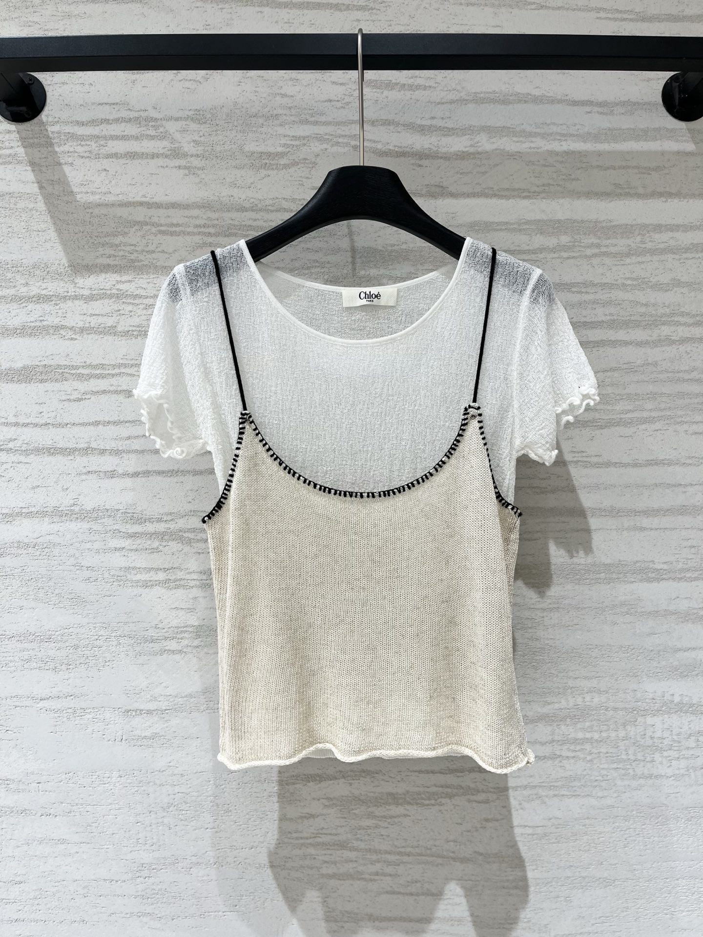NO:911463,Chloe's two-piece stacked knitted short-sleeves are relaxed and gentle. The fabric is made of thin knitted fabric with a slightly translucent texture. It has a hazy and transparent texture. The version is loose and slightly off-shoulder. It can be paired with denim skirts and casual trousers on a daily basis to create a gentle commuting or casual street look. One size fits all in two colors, chloe, loewe, skirts, T-shirt,19860909Chloe 两件叠穿针织短袖,松弛温柔,面料是微透肌理感薄针织,自带朦胧通透质感,版型偏宽松微落肩,日常可以搭配牛仔半裙、休闲长裤,打造温柔通勤或是休闲街头造型 两色均码,,chloe,loewe,skirts,T-shirt,,Women's clothing