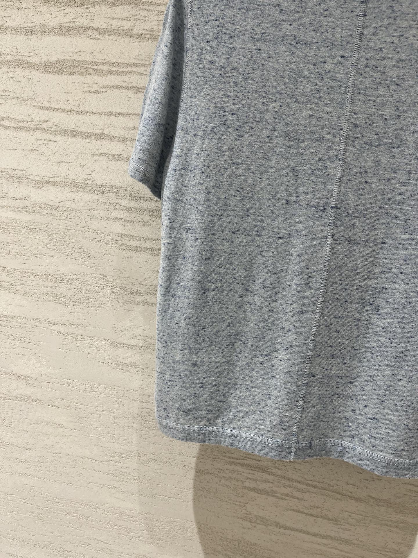 川久保玲PLAY 爱心刺绣花彩点纱短袖T恤，手工细腻软糯，高级雾霾花灰蓝色，巨显白巨温柔，左胸爱心Log