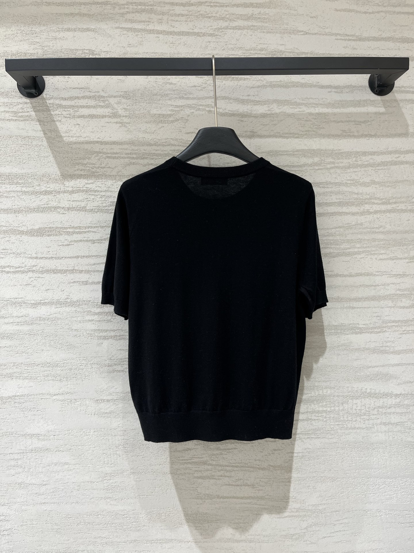 IsabelMarant 早秋新款 花朵刺绣针织短袖，三朵重工立体花朵刺绣，白色花瓣配绿色花蕊，精致又灵