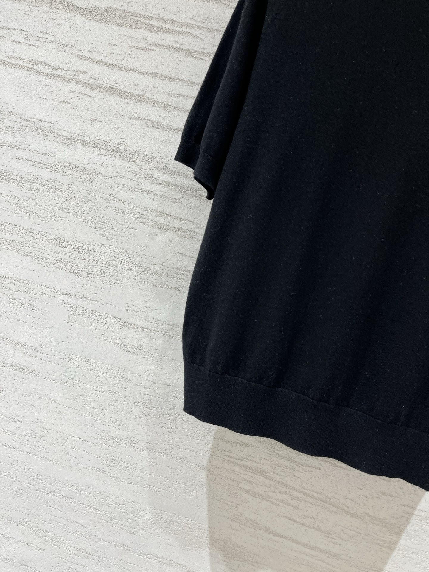 IsabelMarant 早秋新款 花朵刺绣针织短袖，三朵重工立体花朵刺绣，白色花瓣配绿色花蕊，精致又灵