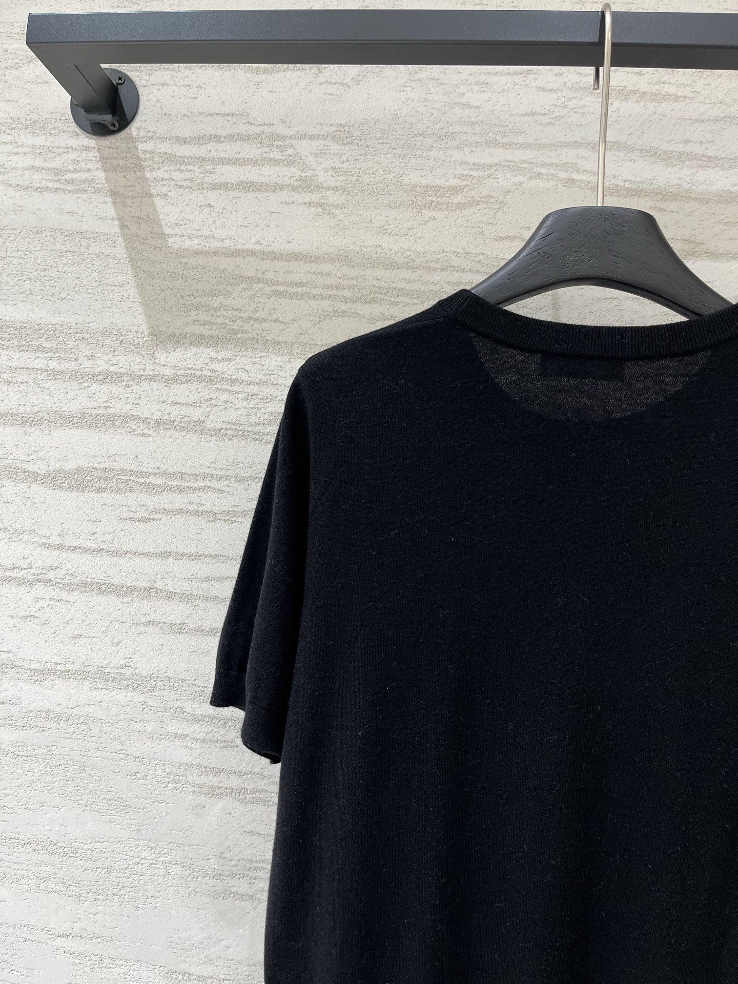 IsabelMarant 早秋新款 花朵刺绣针织短袖，三朵重工立体花朵刺绣，白色花瓣配绿色花蕊，精致又灵
