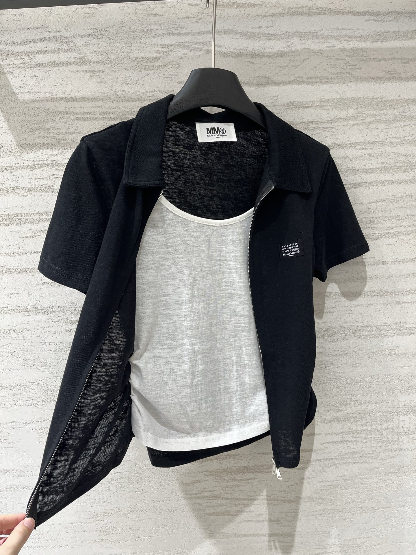MM6 Maison Margiela 26 夏季新款 拉链Polo短款T恤，双向金属拉链贯穿衣身，腰部
