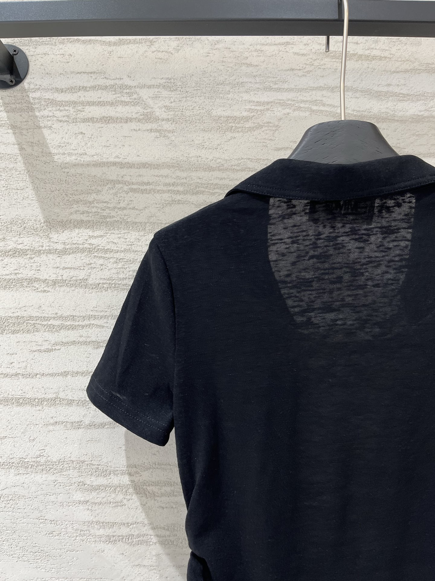 MM6 Maison Margiela 26 夏季新款 拉链Polo短款T恤，双向金属拉链贯穿衣身，腰部