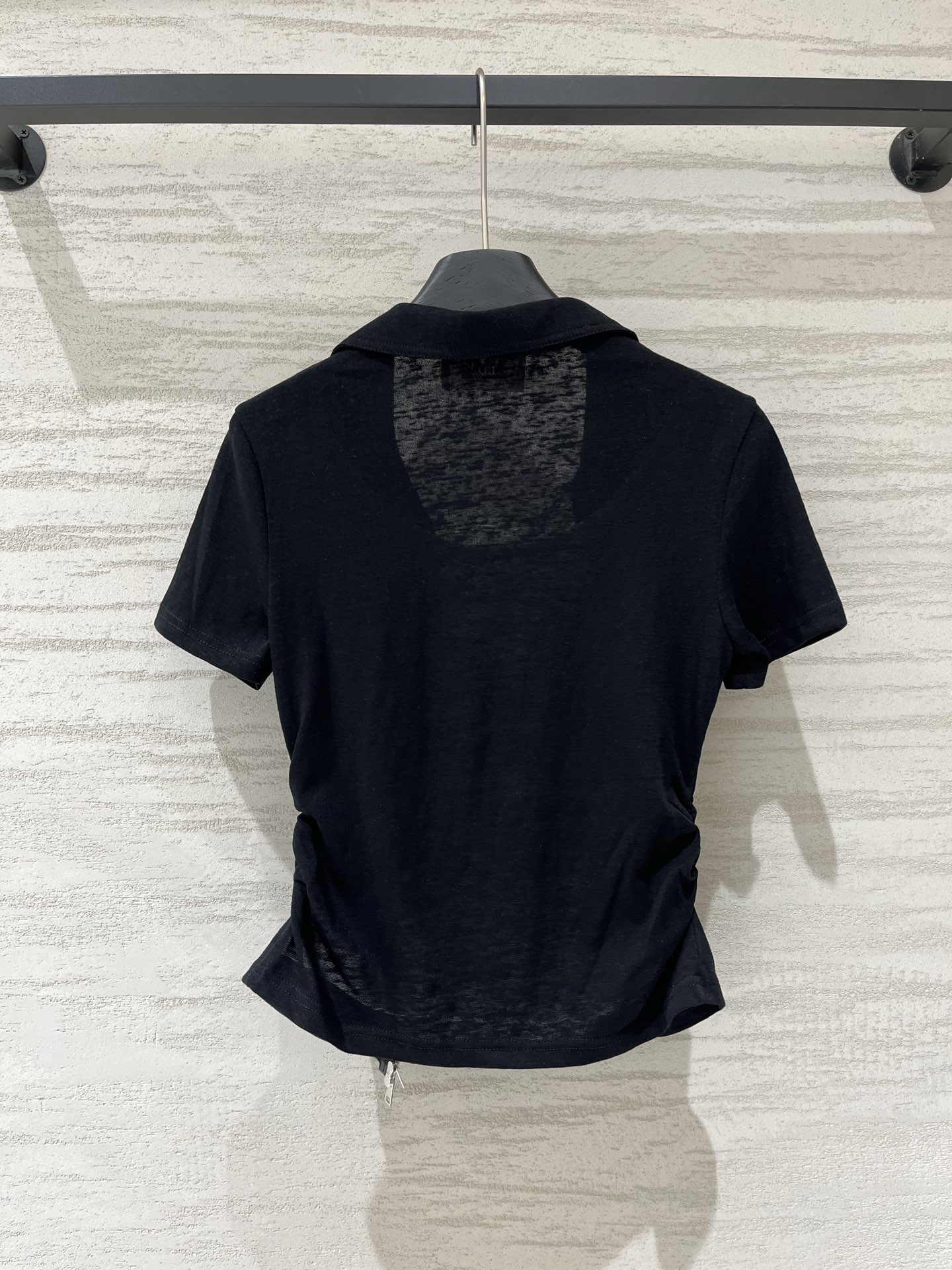 MM6 Maison Margiela 26 夏季新款 拉链Polo短款T恤，双向金属拉链贯穿衣身，腰部