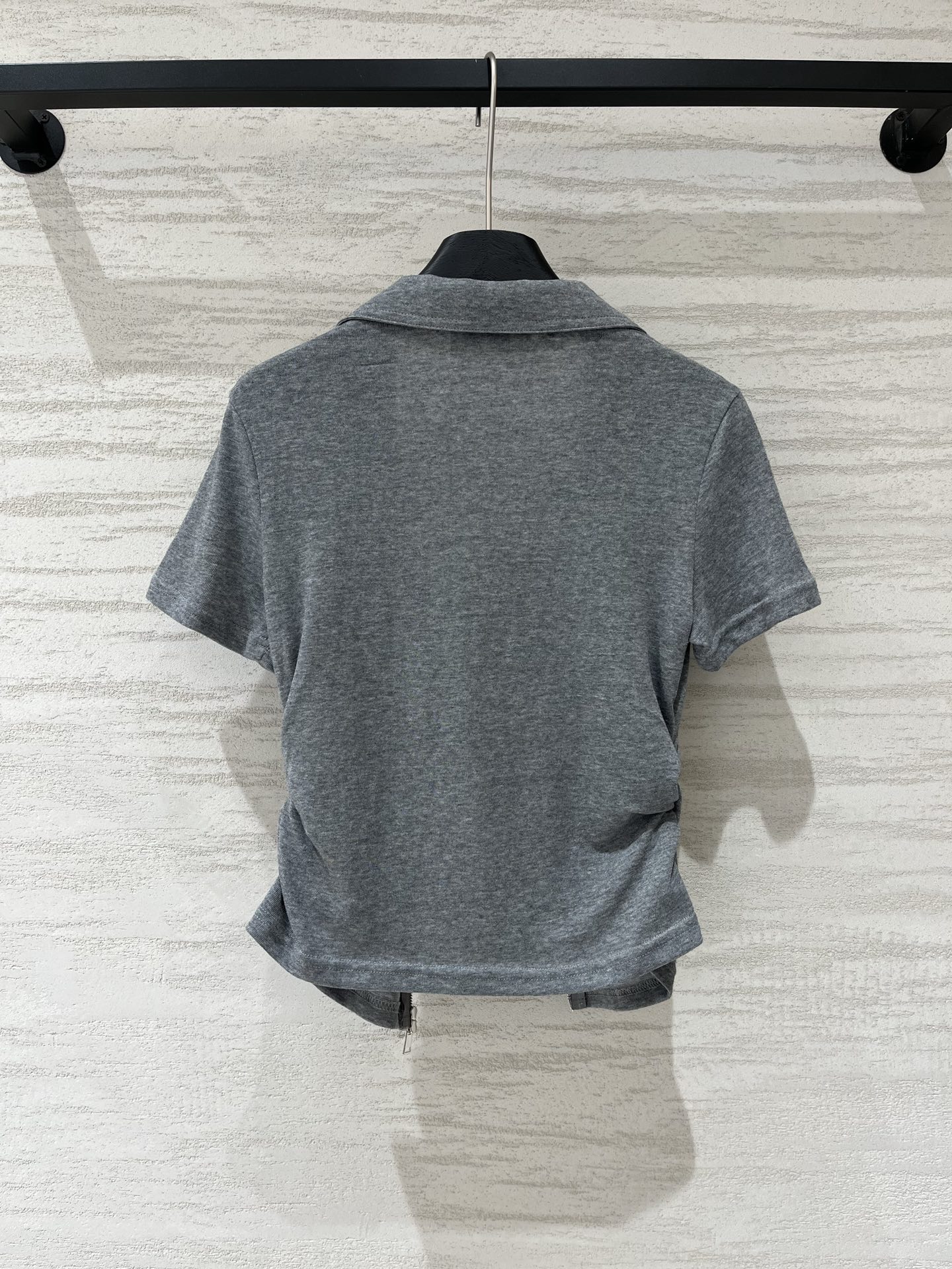 MM6 Maison Margiela 26 夏季新款 拉链Polo短款T恤，双向金属拉链贯穿衣身，腰部