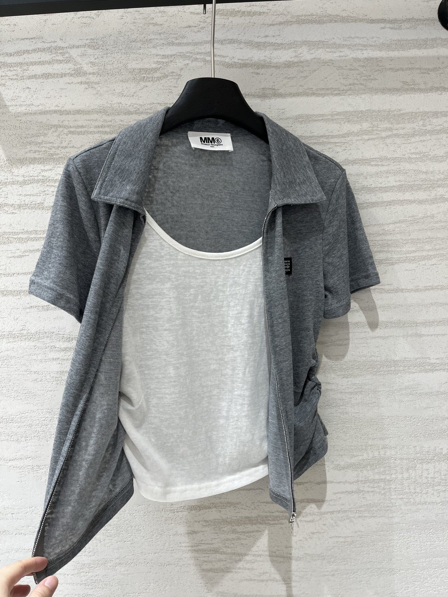 MM6 Maison Margiela 26 夏季新款 拉链Polo短款T恤，双向金属拉链贯穿衣身，腰部