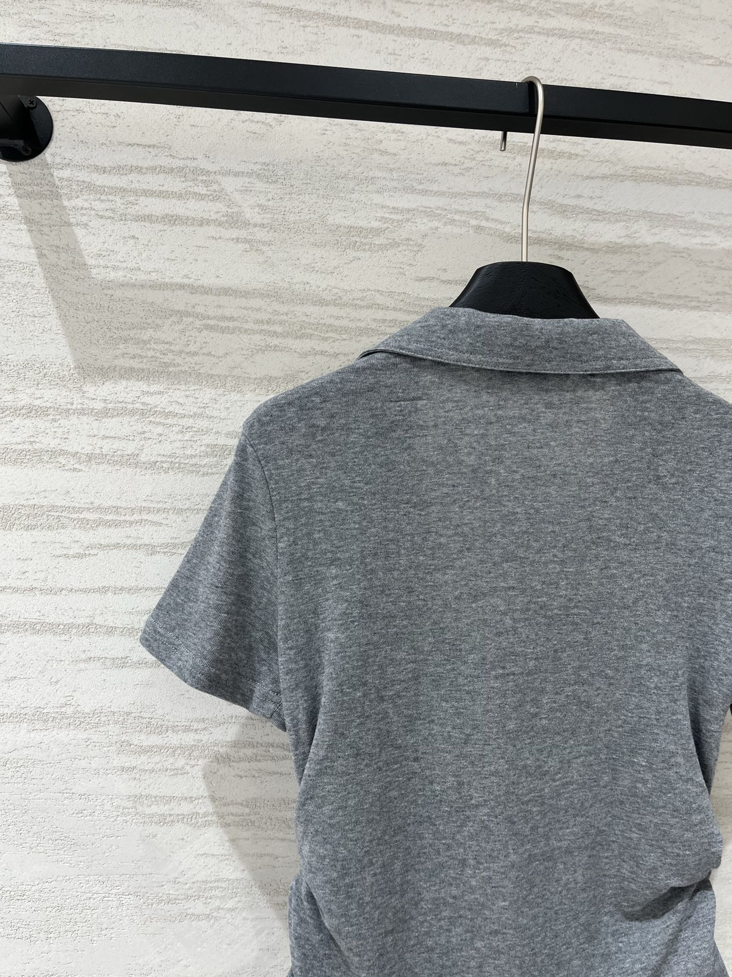 MM6 Maison Margiela 26 夏季新款 拉链Polo短款T恤，双向金属拉链贯穿衣身，腰部