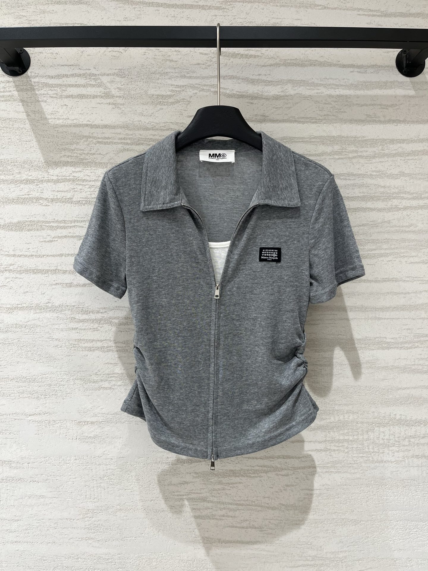 MM6 Maison Margiela 26 夏季新款 拉链Polo短款T恤，双向金属拉链贯穿衣身，腰部