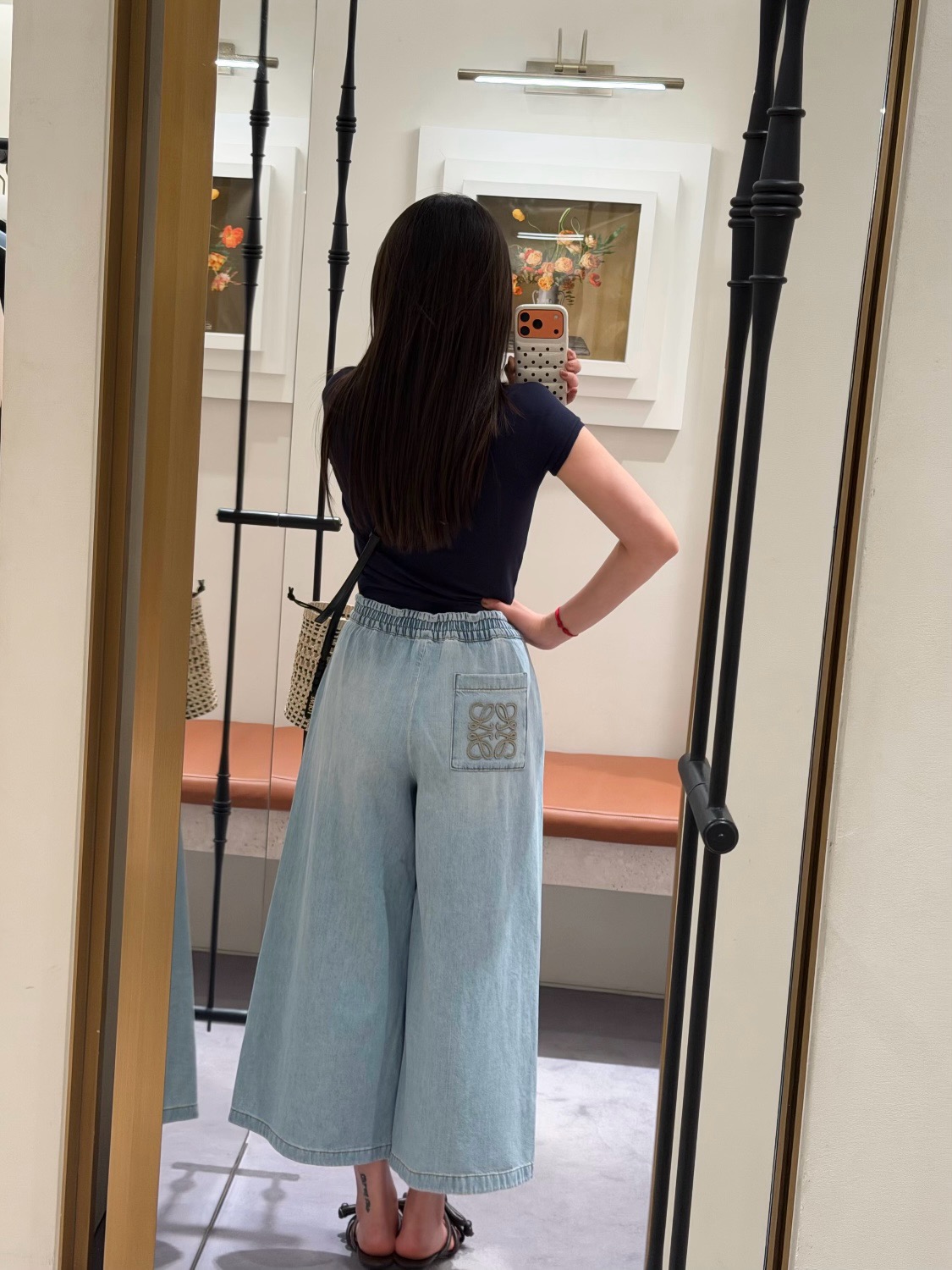 NO:921889,,,19860909,,,Women's clothing