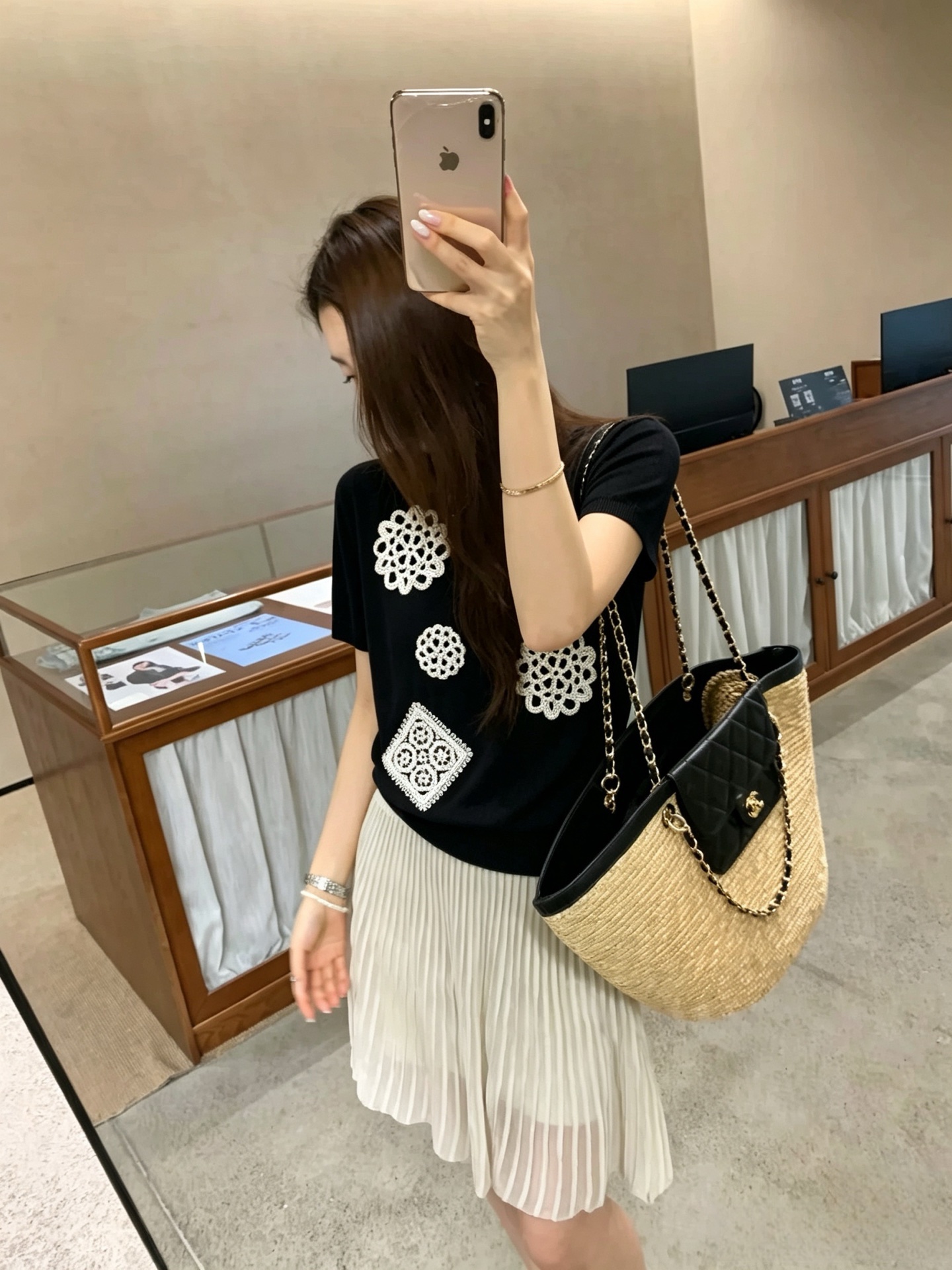 NO:922952,,,19860909,,,Women's clothing