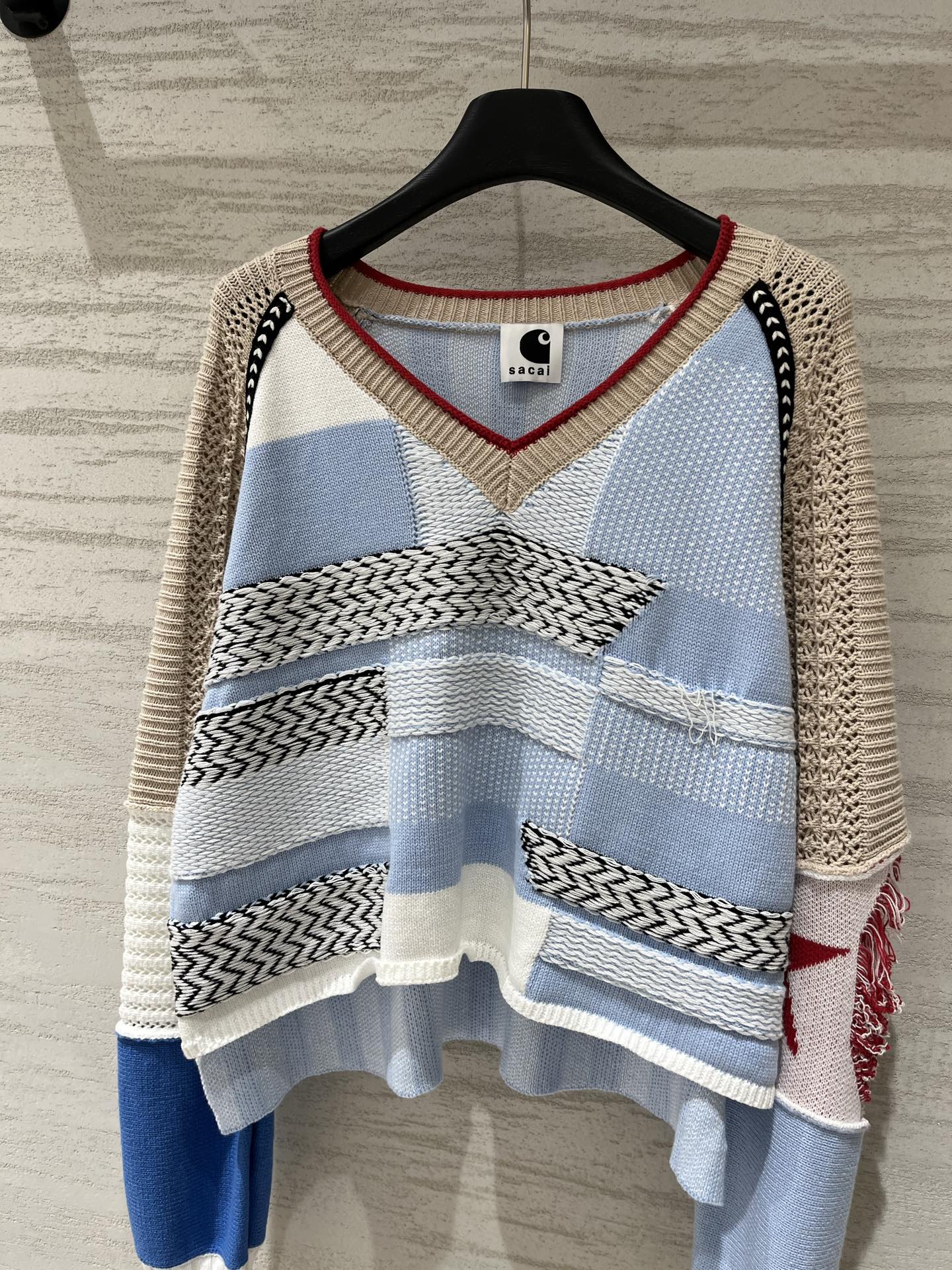 Sacai 大爆款 拼接撞色V领针织衫 前长后短设计 多位拼接设计 一件需要超级多废料 不同材质与色块巧