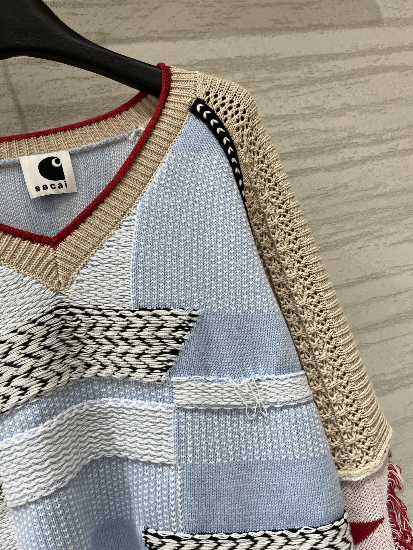 Sacai 大爆款 拼接撞色V领针织衫 前长后短设计 多位拼接设计 一件需要超级多废料 不同材质与色块巧