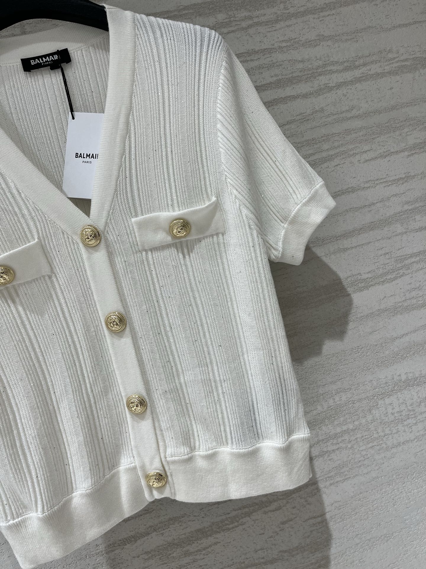 Balmain 26夏季新款 V领开衫短袖款 logo图案修饰点缀 上身高级氛围感十足 两色SML