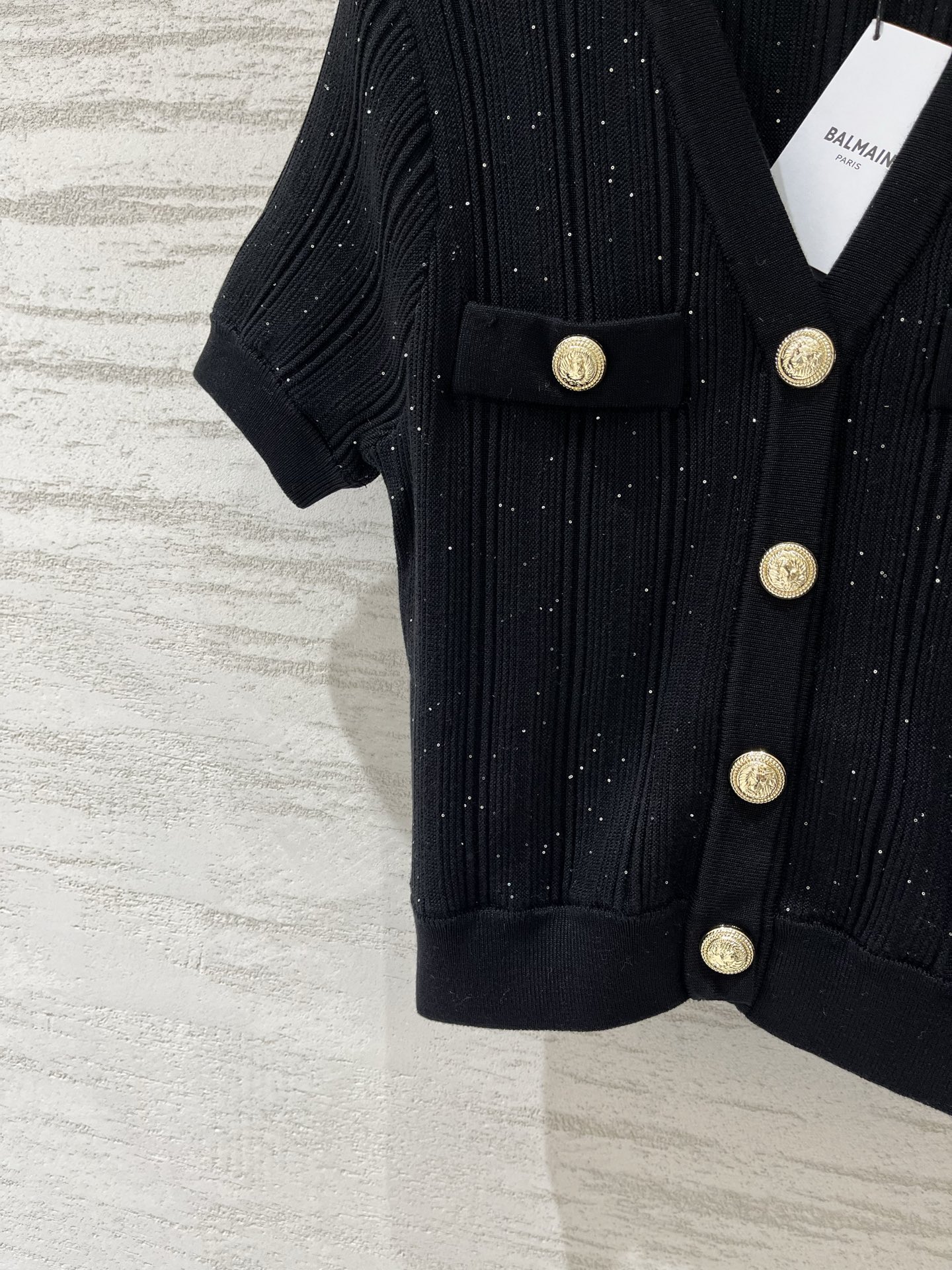 Balmain 26夏季新款 V领开衫短袖款 logo图案修饰点缀 上身高级氛围感十足 两色SML