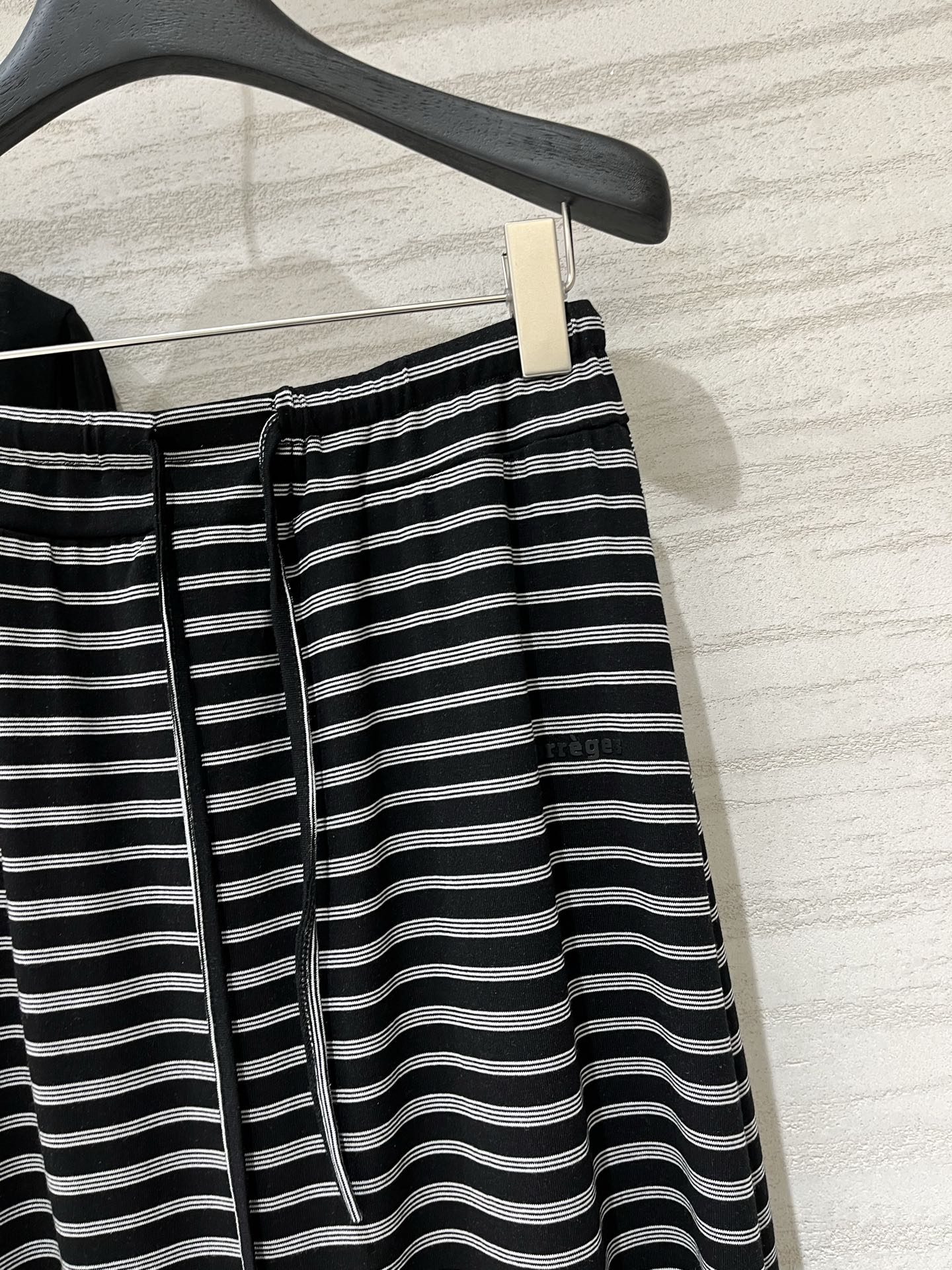 Courreges 夏季新款 开衫+背心+条纹半裙三件套，一套直接出门 不用想搭配，软糯纯棉面料，舒服到