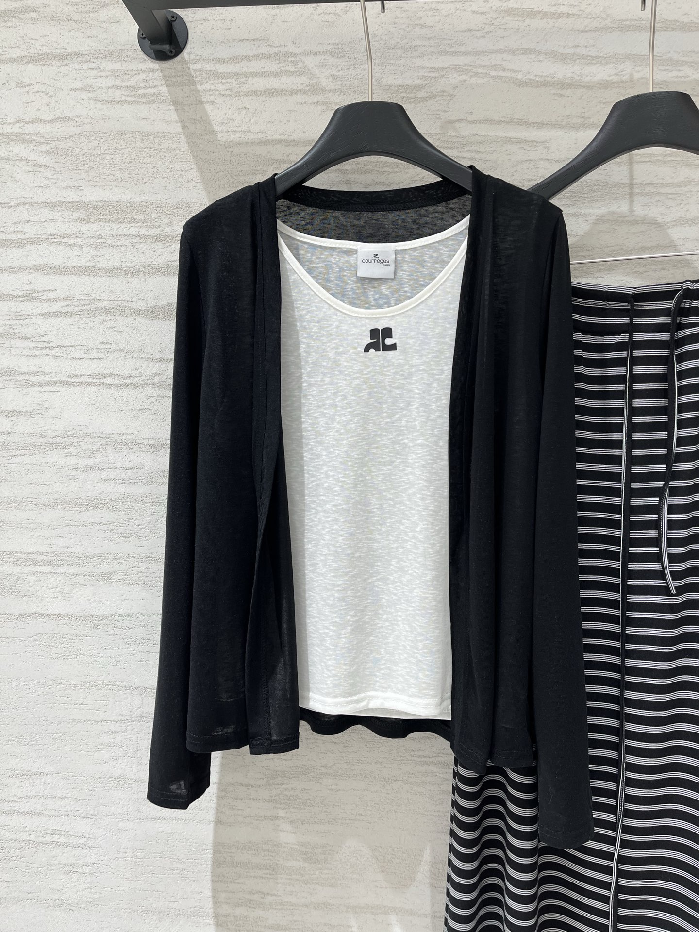 Courreges 夏季新款 开衫+背心+条纹半裙三件套，一套直接出门 不用想搭配，软糯纯棉面料，舒服到