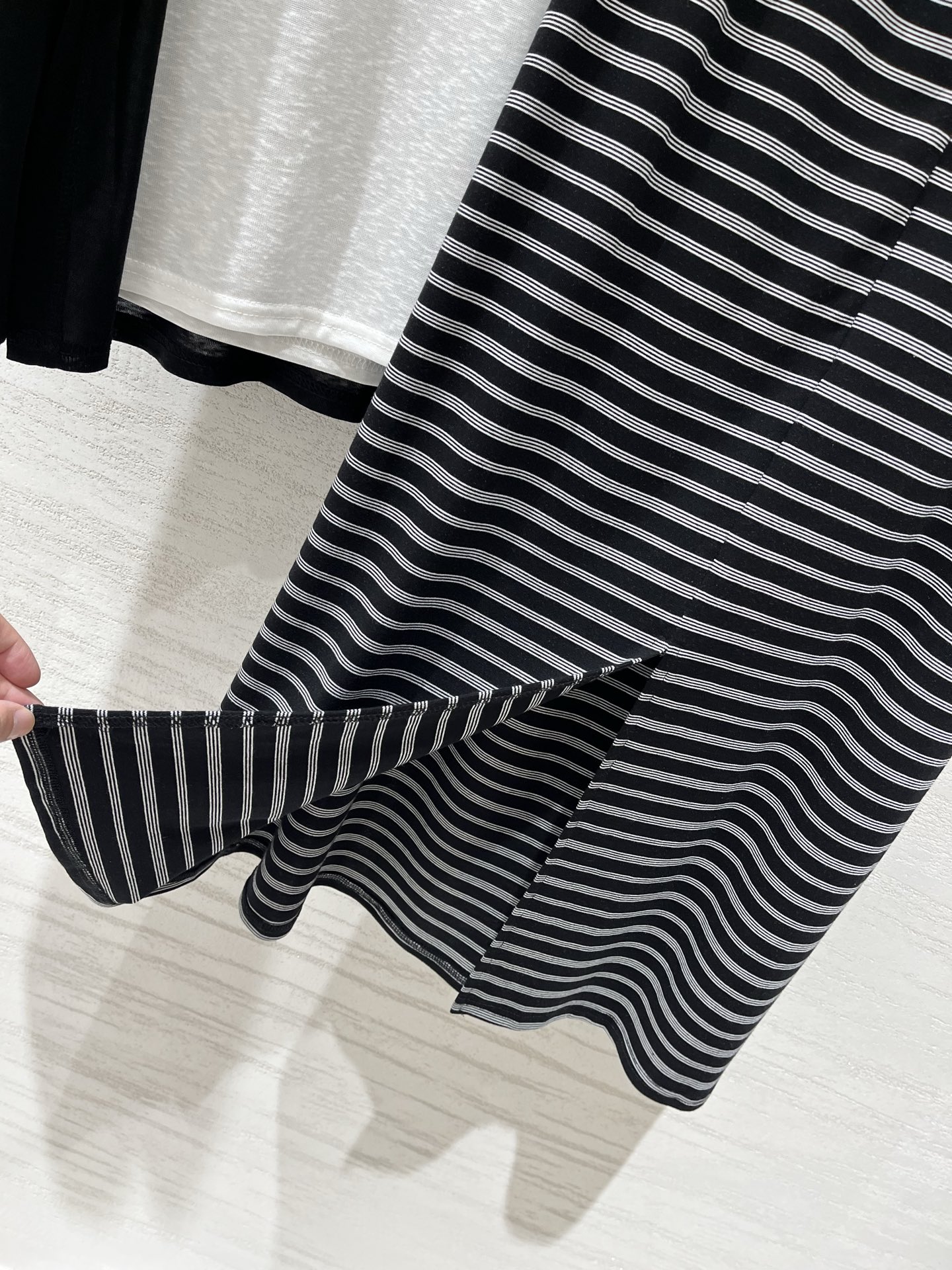 Courreges 夏季新款 开衫+背心+条纹半裙三件套，一套直接出门 不用想搭配，软糯纯棉面料，舒服到