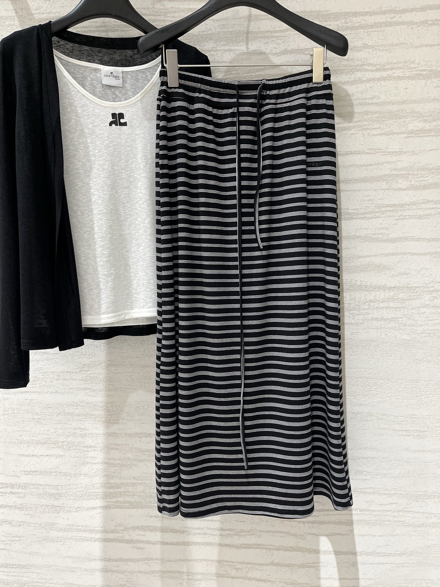 Courreges 夏季新款 开衫+背心+条纹半裙三件套，一套直接出门 不用想搭配，软糯纯棉面料，舒服到