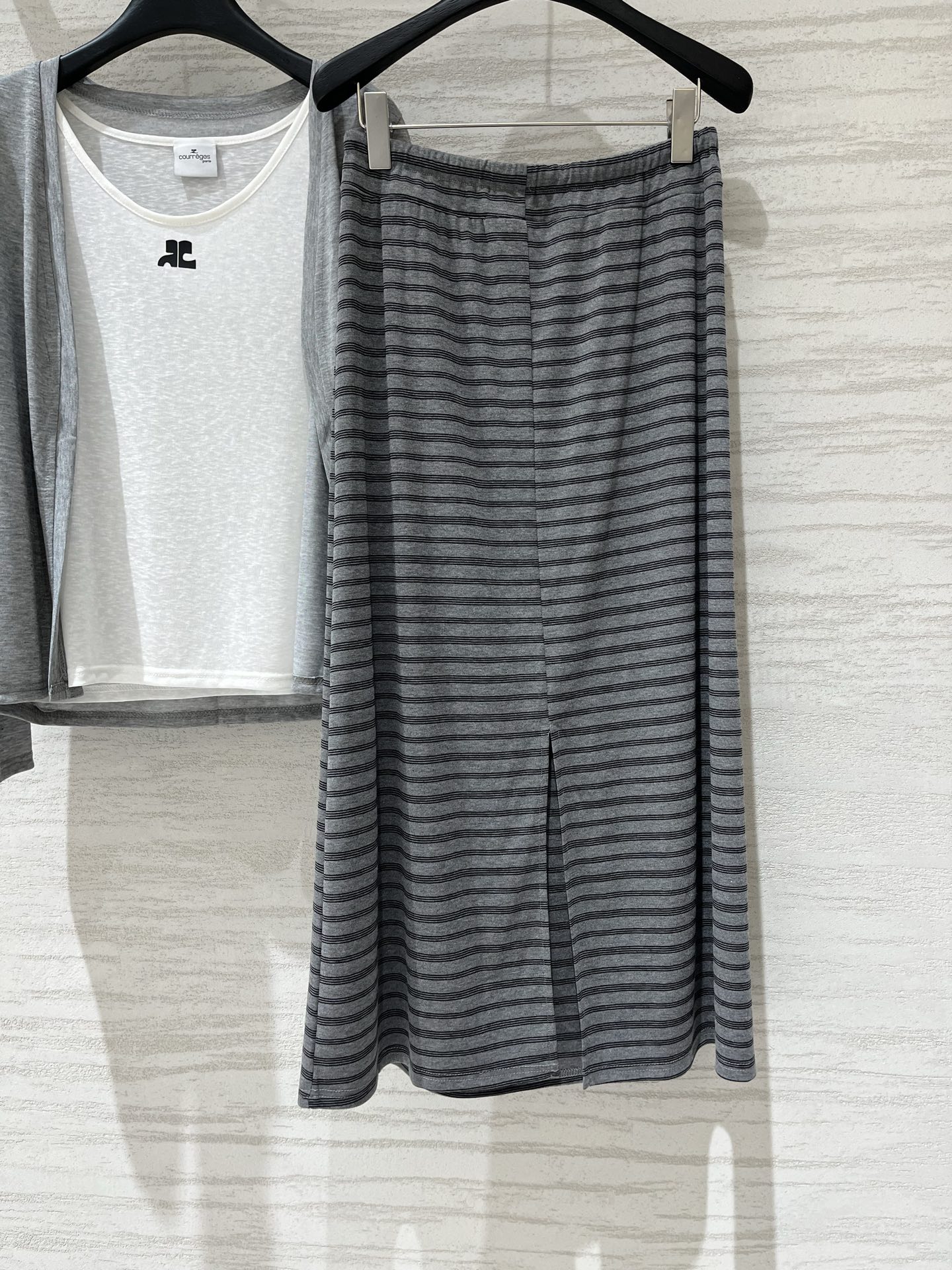 Courreges 夏季新款 开衫+背心+条纹半裙三件套，一套直接出门 不用想搭配，软糯纯棉面料，舒服到