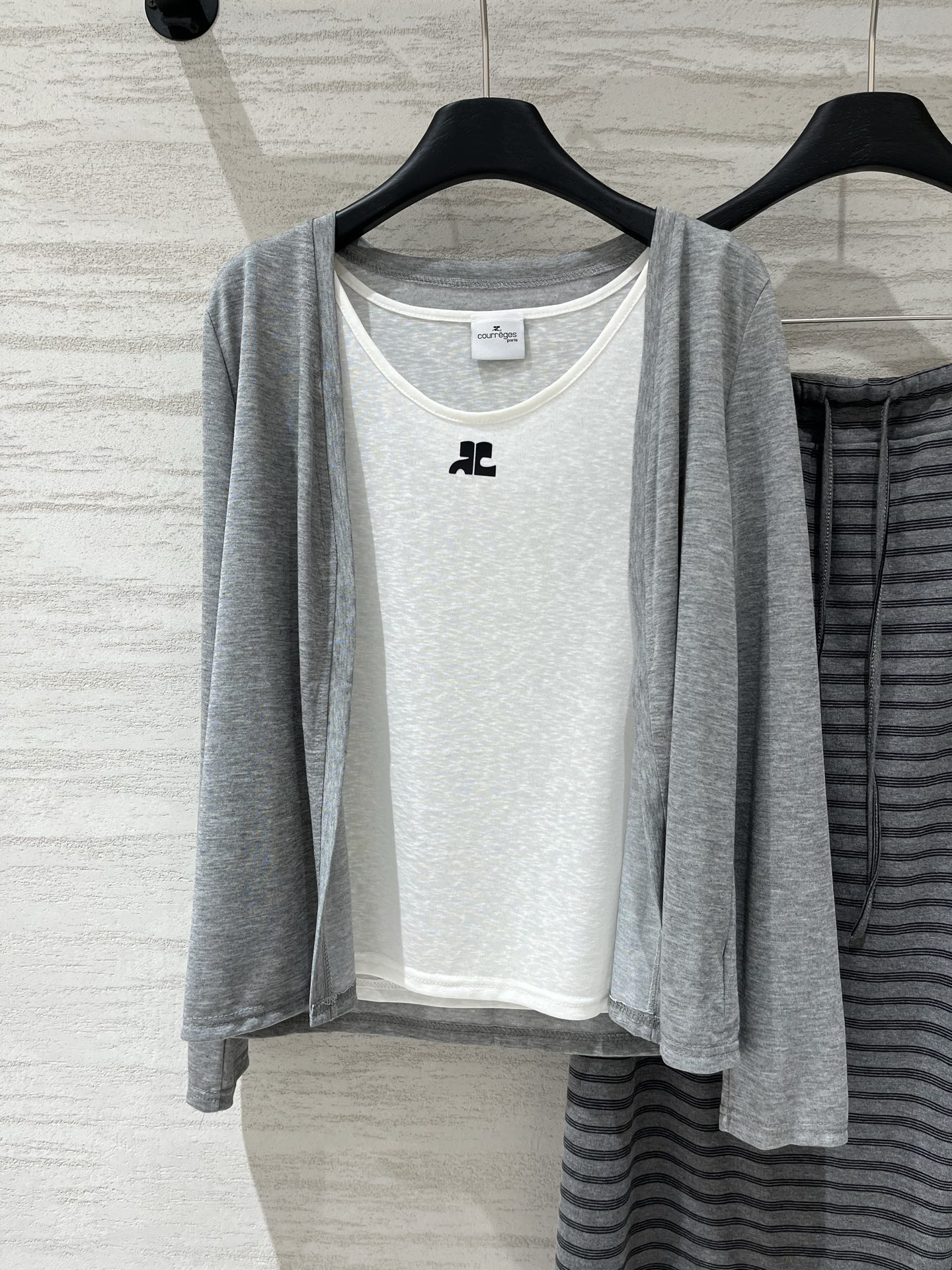 Courreges 夏季新款 开衫+背心+条纹半裙三件套，一套直接出门 不用想搭配，软糯纯棉面料，舒服到