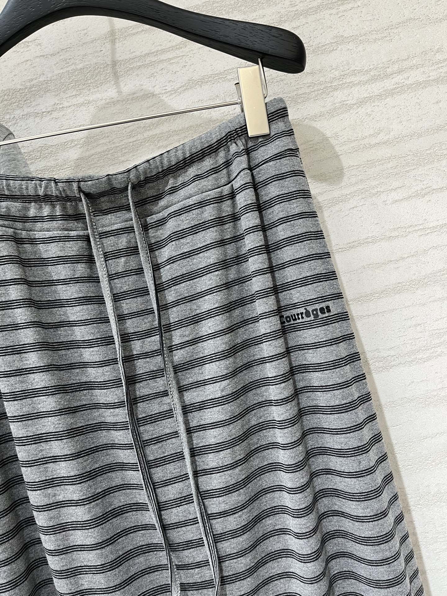 Courreges 夏季新款 开衫+背心+条纹半裙三件套，一套直接出门 不用想搭配，软糯纯棉面料，舒服到